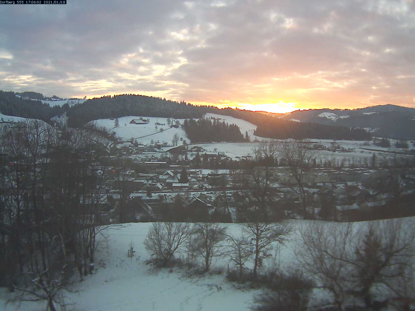 Webcam-Bild: Aussicht vom Dorfberg in Langnau 20210118-170601