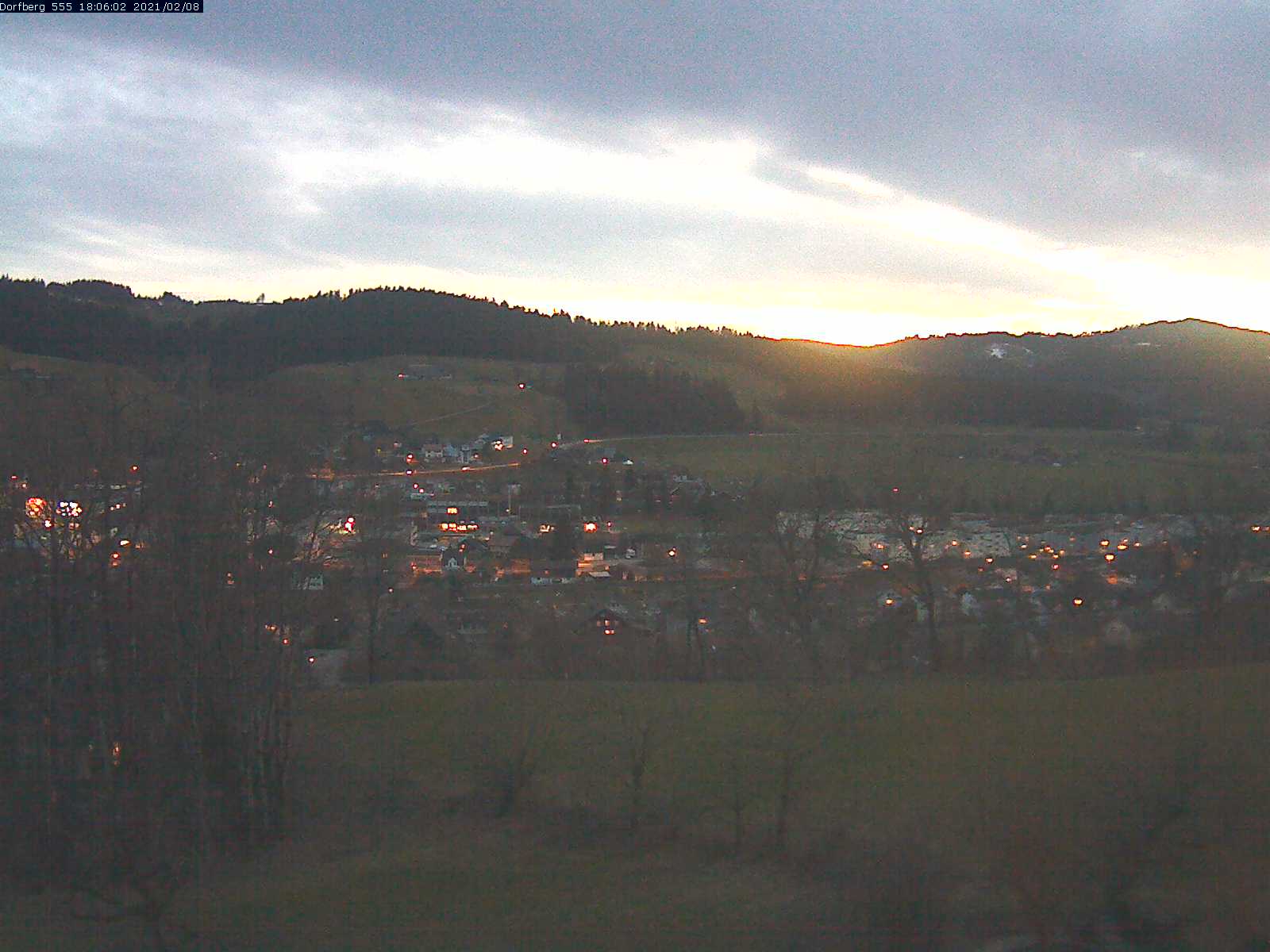 Webcam-Bild: Aussicht vom Dorfberg in Langnau 20210208-180601