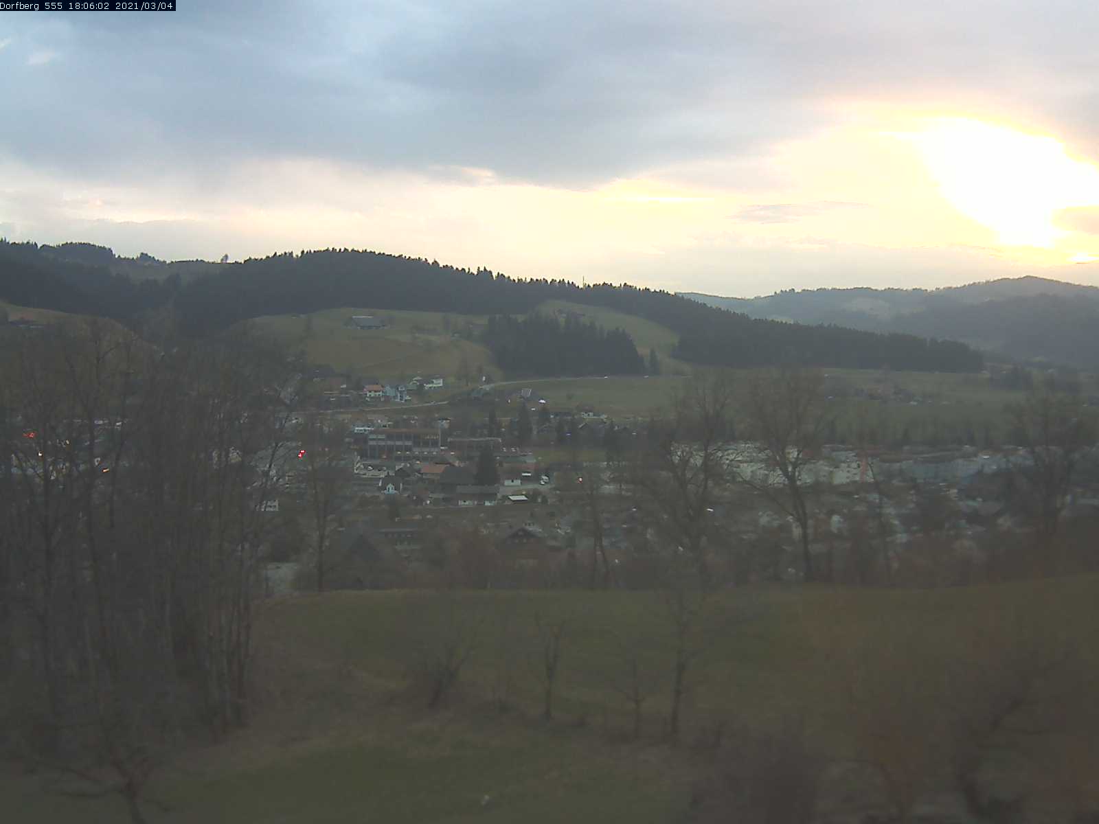 Webcam-Bild: Aussicht vom Dorfberg in Langnau 20210304-180601