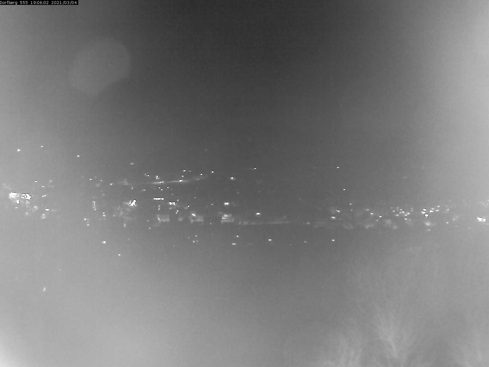 Webcam-Bild: Aussicht vom Dorfberg in Langnau 20210304-190601