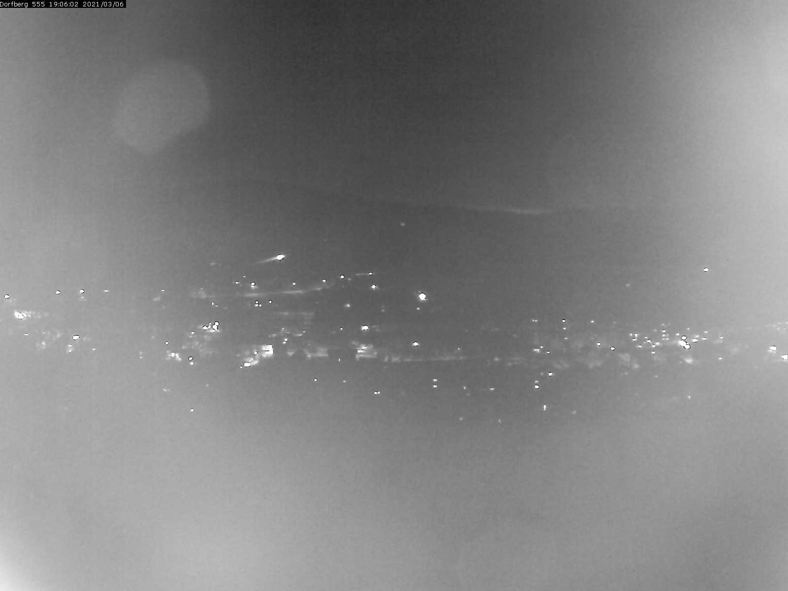 Webcam-Bild: Aussicht vom Dorfberg in Langnau 20210306-190601