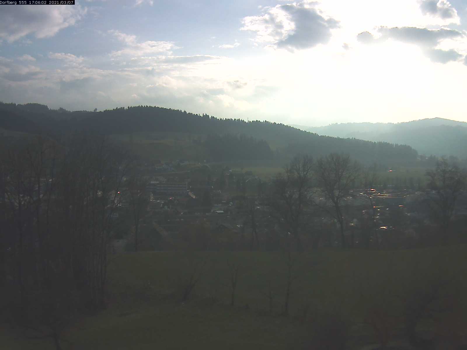 Webcam-Bild: Aussicht vom Dorfberg in Langnau 20210307-170601