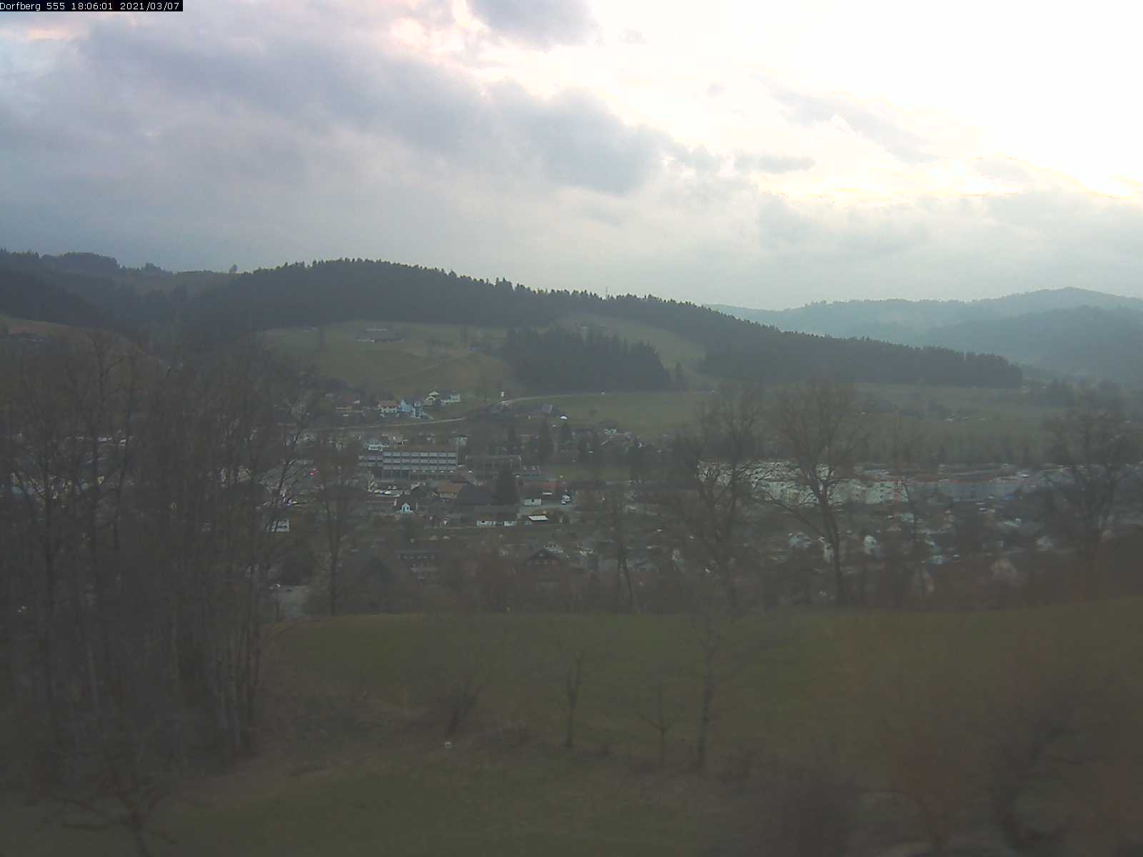 Webcam-Bild: Aussicht vom Dorfberg in Langnau 20210307-180601
