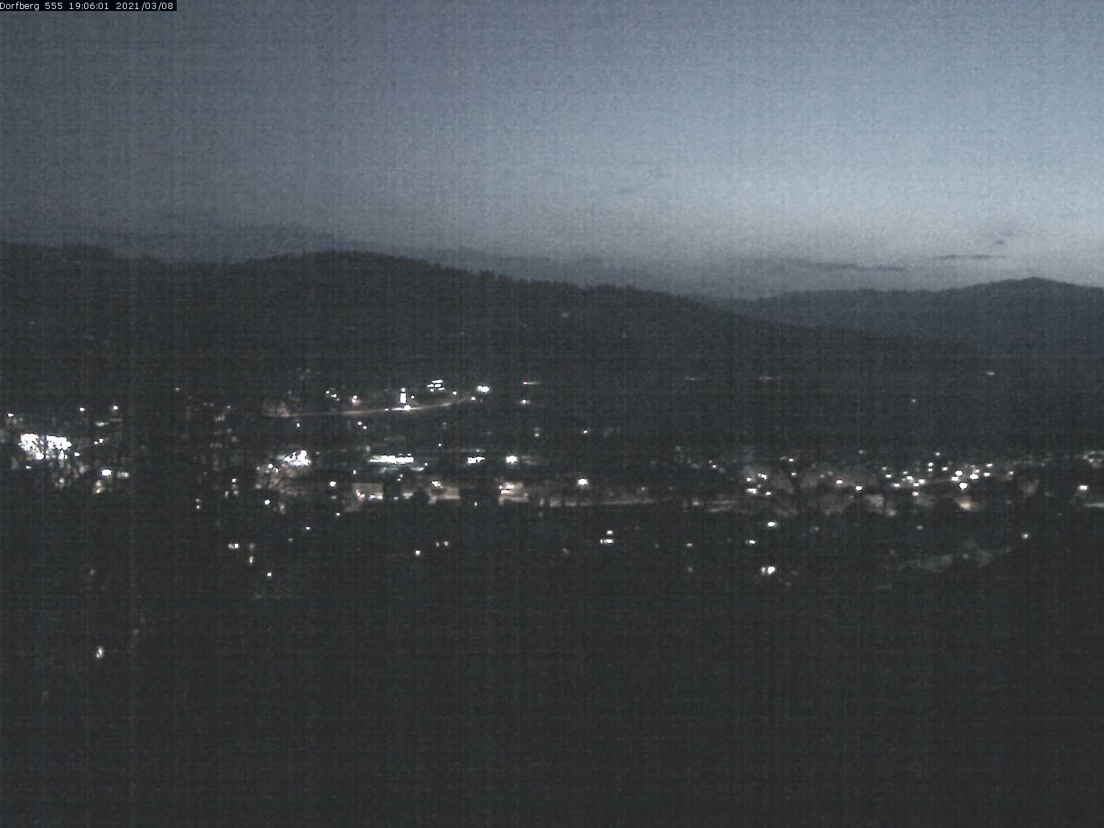 Webcam-Bild: Aussicht vom Dorfberg in Langnau 20210308-190601