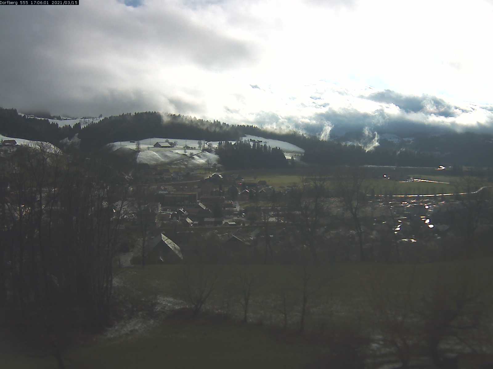 Webcam-Bild: Aussicht vom Dorfberg in Langnau 20210315-170601
