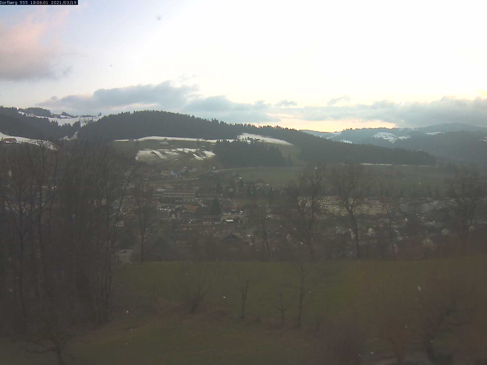 Webcam-Bild: Aussicht vom Dorfberg in Langnau 20210319-180601