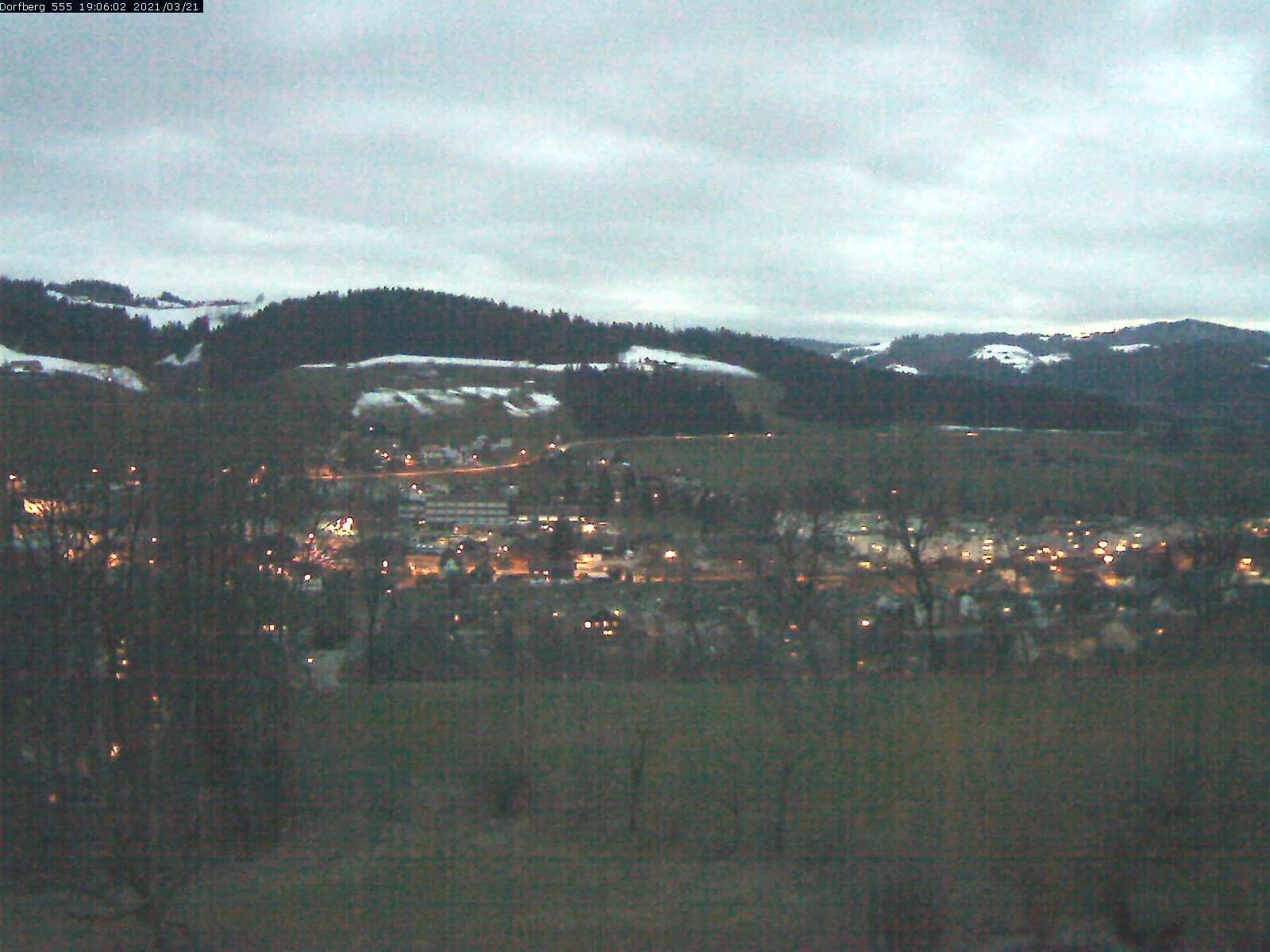 Webcam-Bild: Aussicht vom Dorfberg in Langnau 20210321-190601