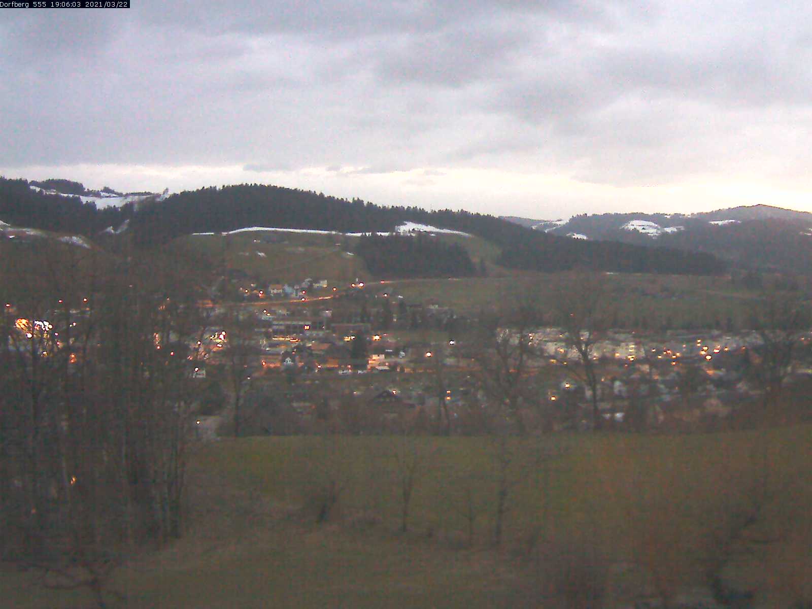 Webcam-Bild: Aussicht vom Dorfberg in Langnau 20210322-190601