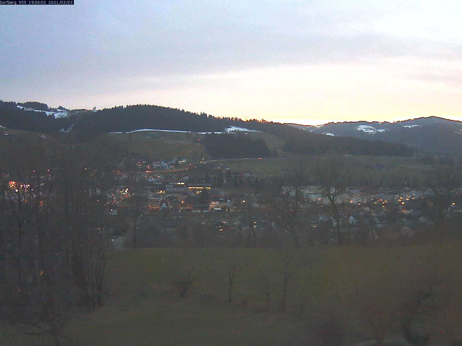 Webcam-Bild: Aussicht vom Dorfberg in Langnau 20210323-190601