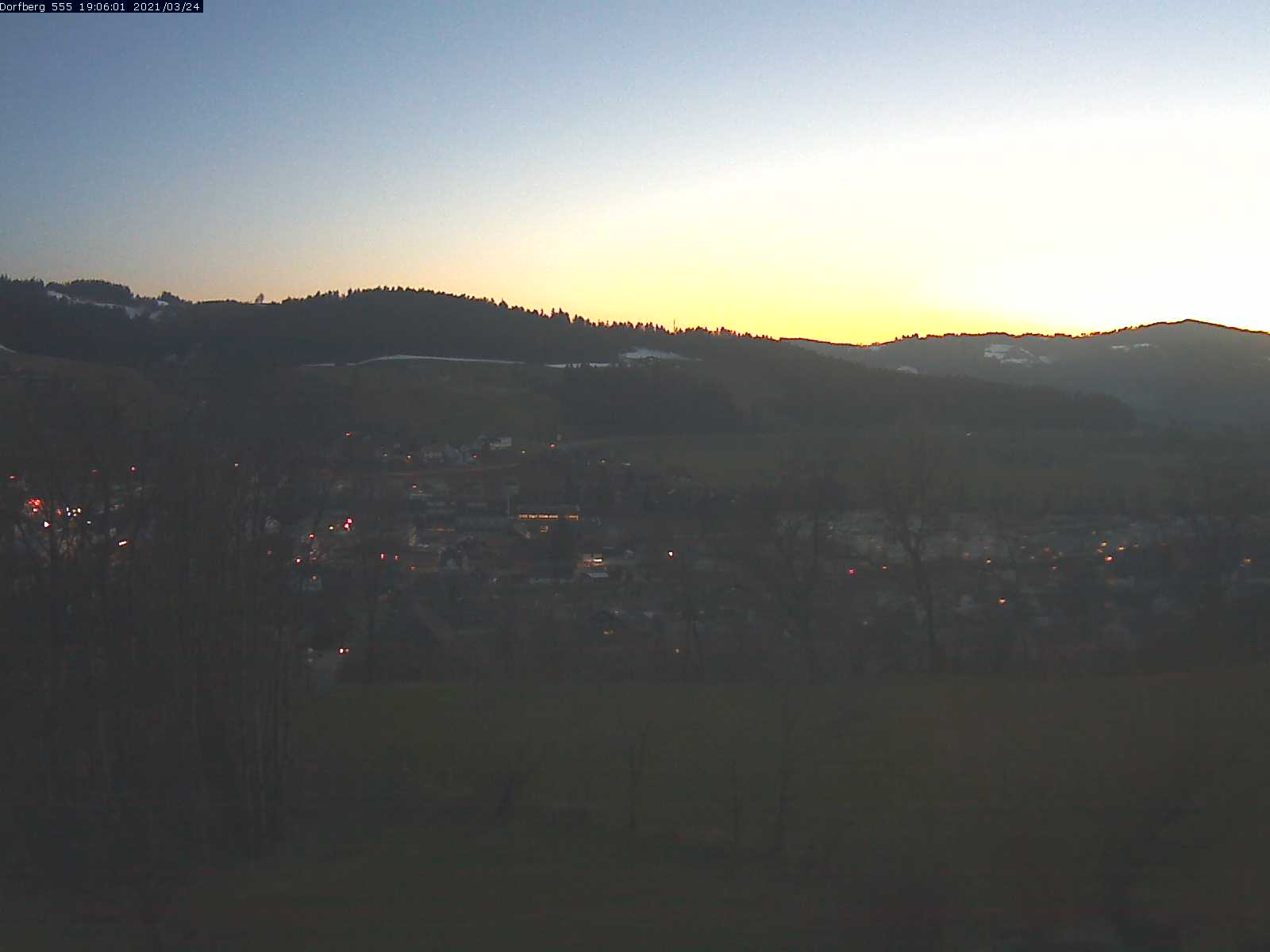 Webcam-Bild: Aussicht vom Dorfberg in Langnau 20210324-190601