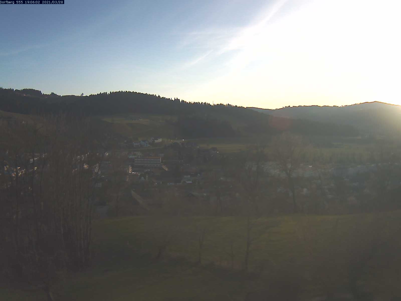Webcam-Bild: Aussicht vom Dorfberg in Langnau 20210328-190601