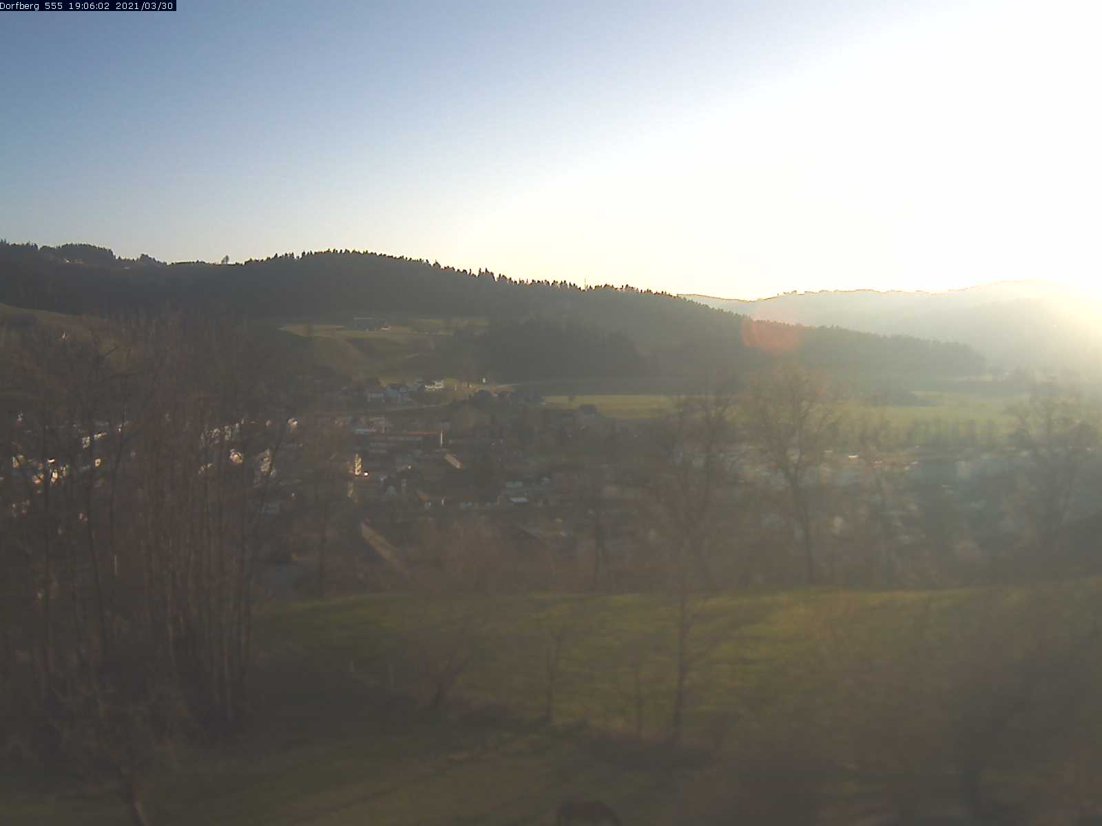Webcam-Bild: Aussicht vom Dorfberg in Langnau 20210330-190601