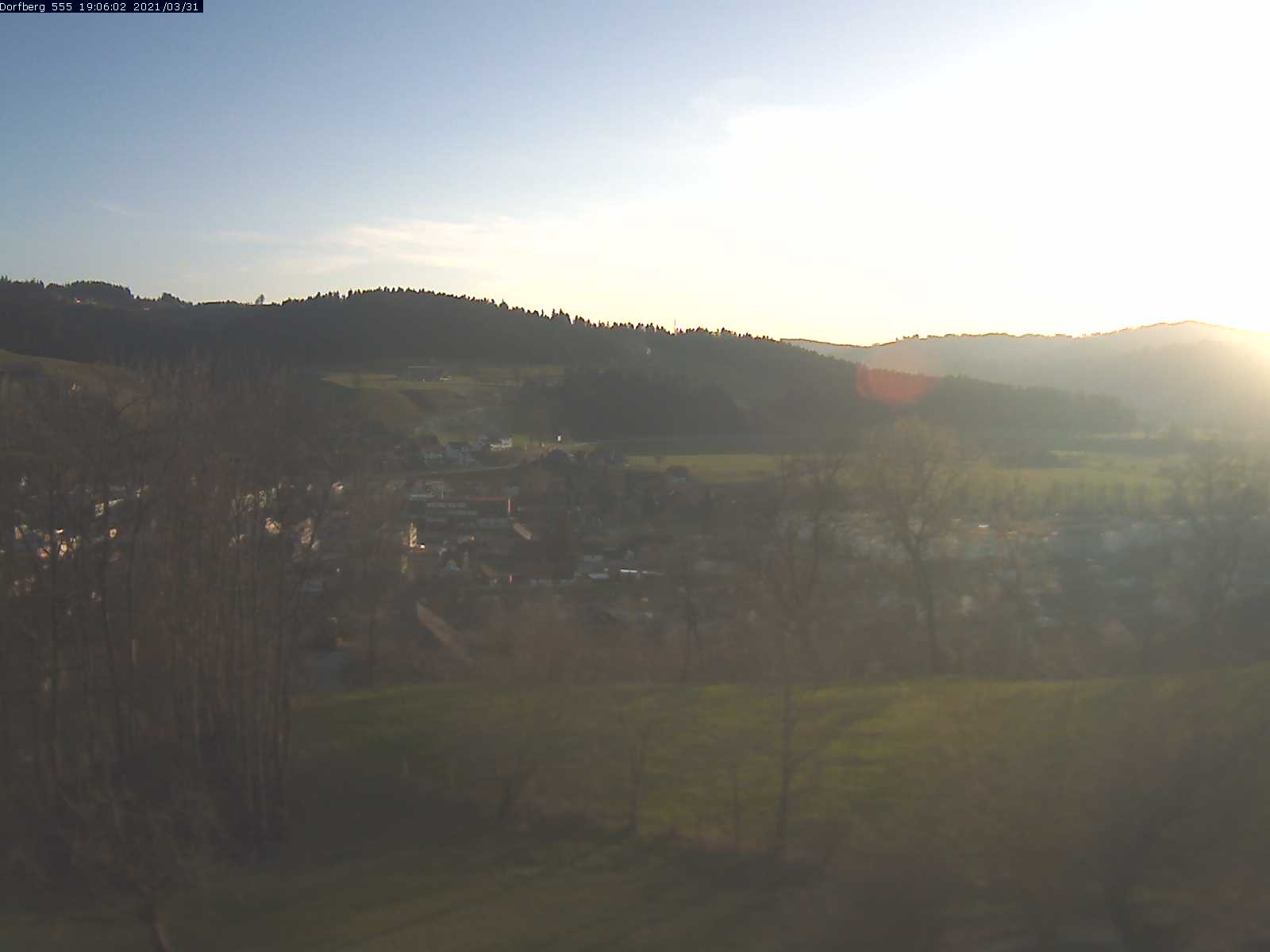 Webcam-Bild: Aussicht vom Dorfberg in Langnau 20210331-190601
