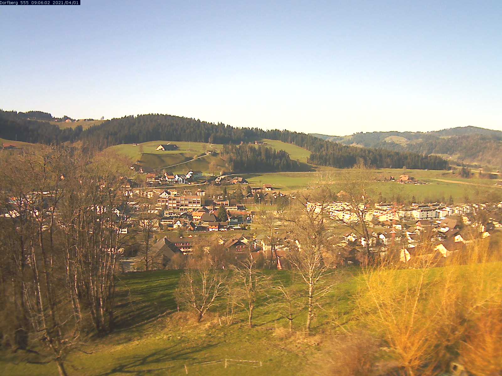 Webcam-Bild: Aussicht vom Dorfberg in Langnau 20210401-090601