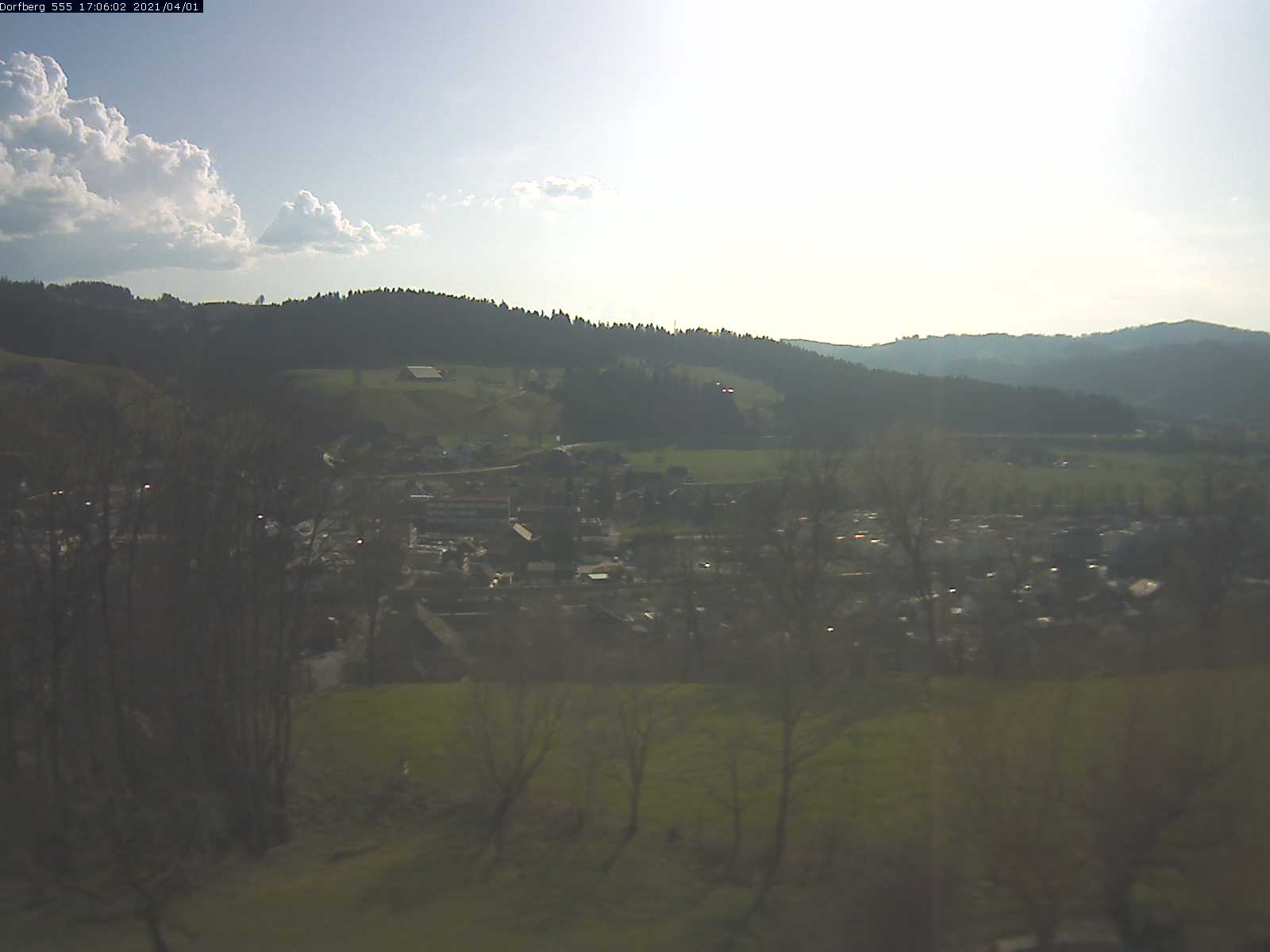 Webcam-Bild: Aussicht vom Dorfberg in Langnau 20210401-170601
