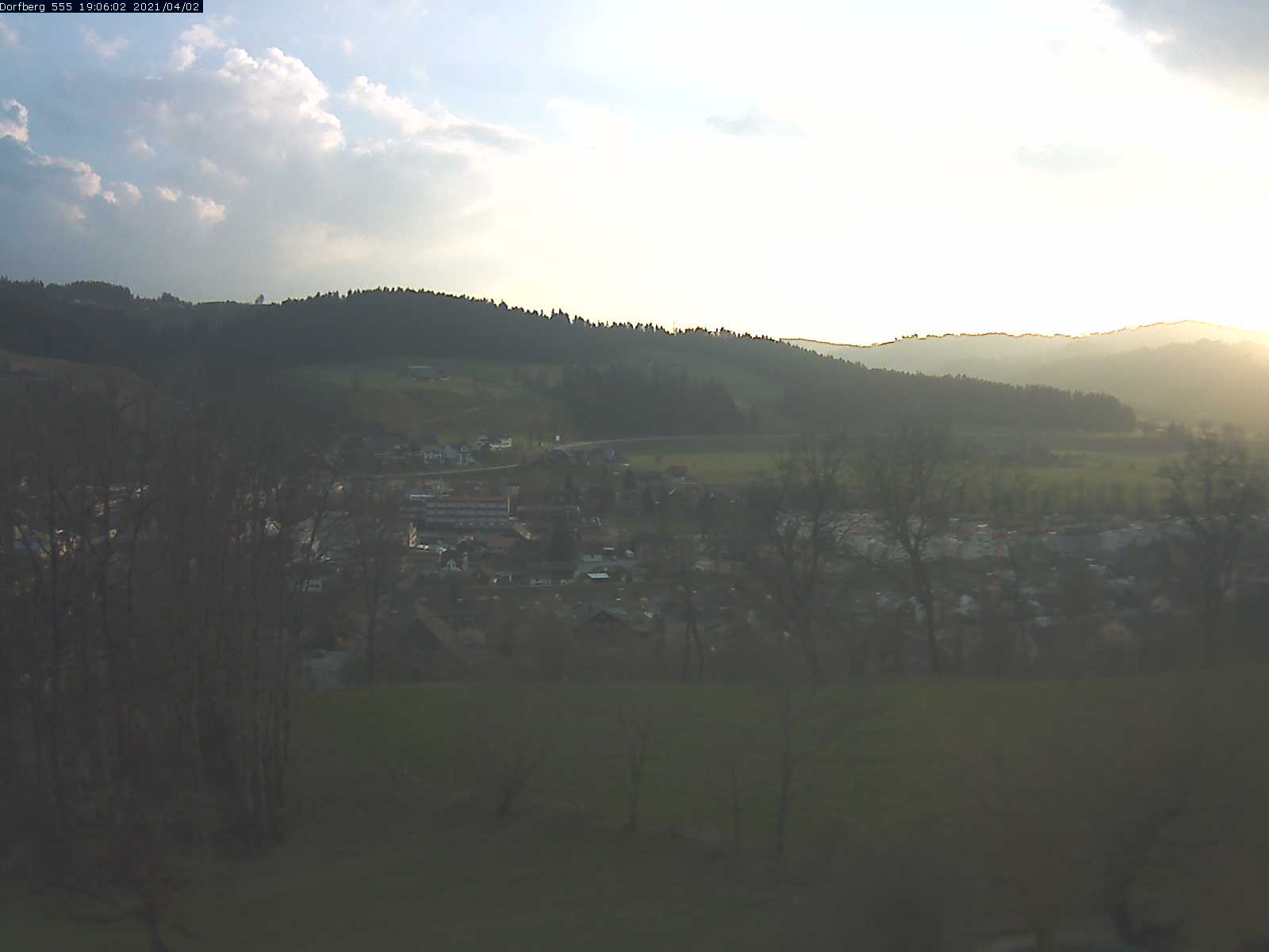 Webcam-Bild: Aussicht vom Dorfberg in Langnau 20210402-190601