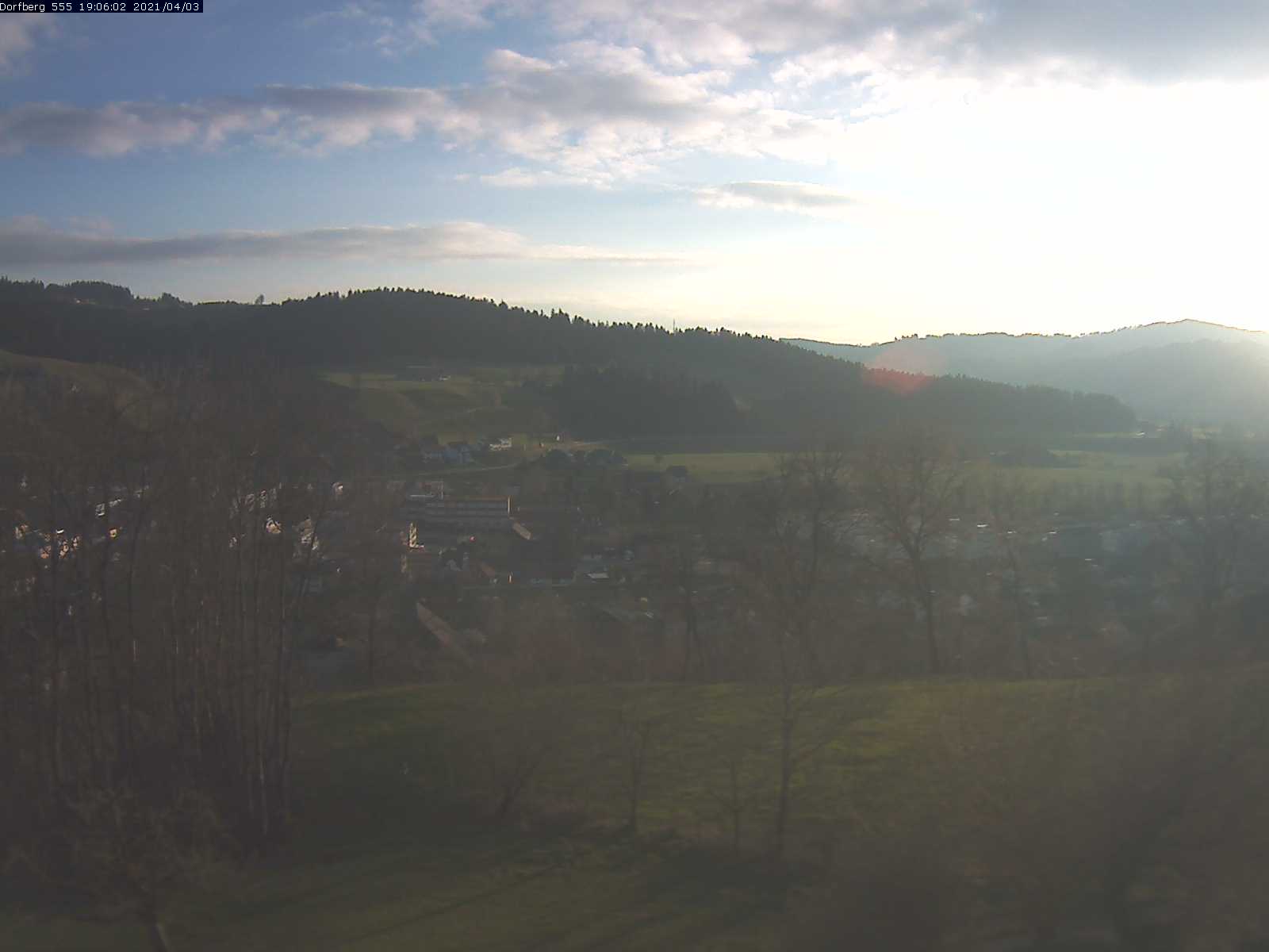Webcam-Bild: Aussicht vom Dorfberg in Langnau 20210403-190601