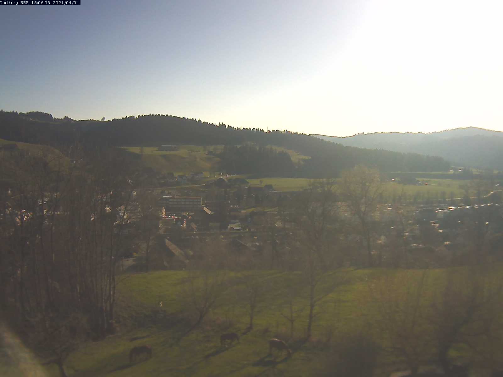 Webcam-Bild: Aussicht vom Dorfberg in Langnau 20210404-180601