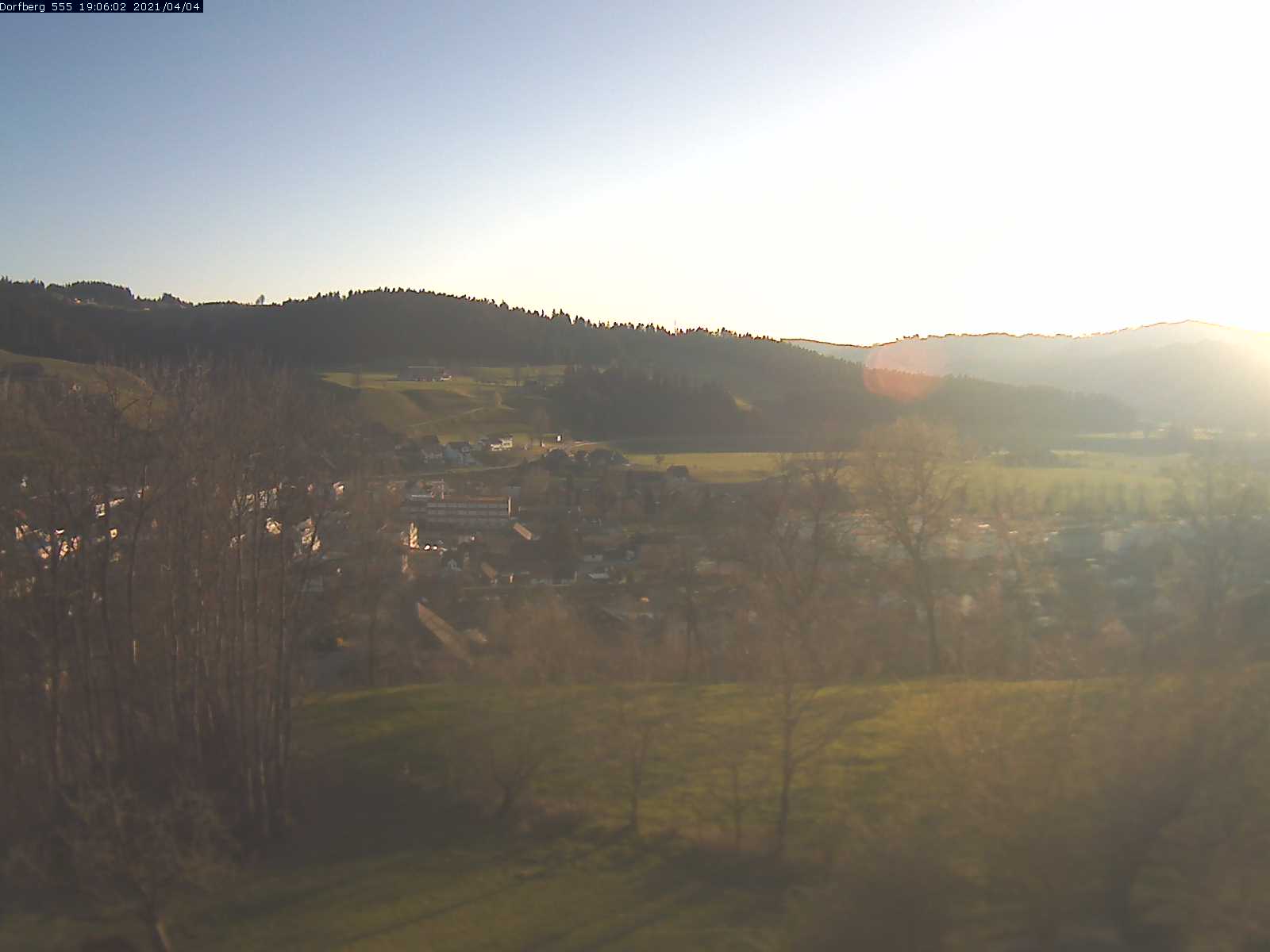 Webcam-Bild: Aussicht vom Dorfberg in Langnau 20210404-190601