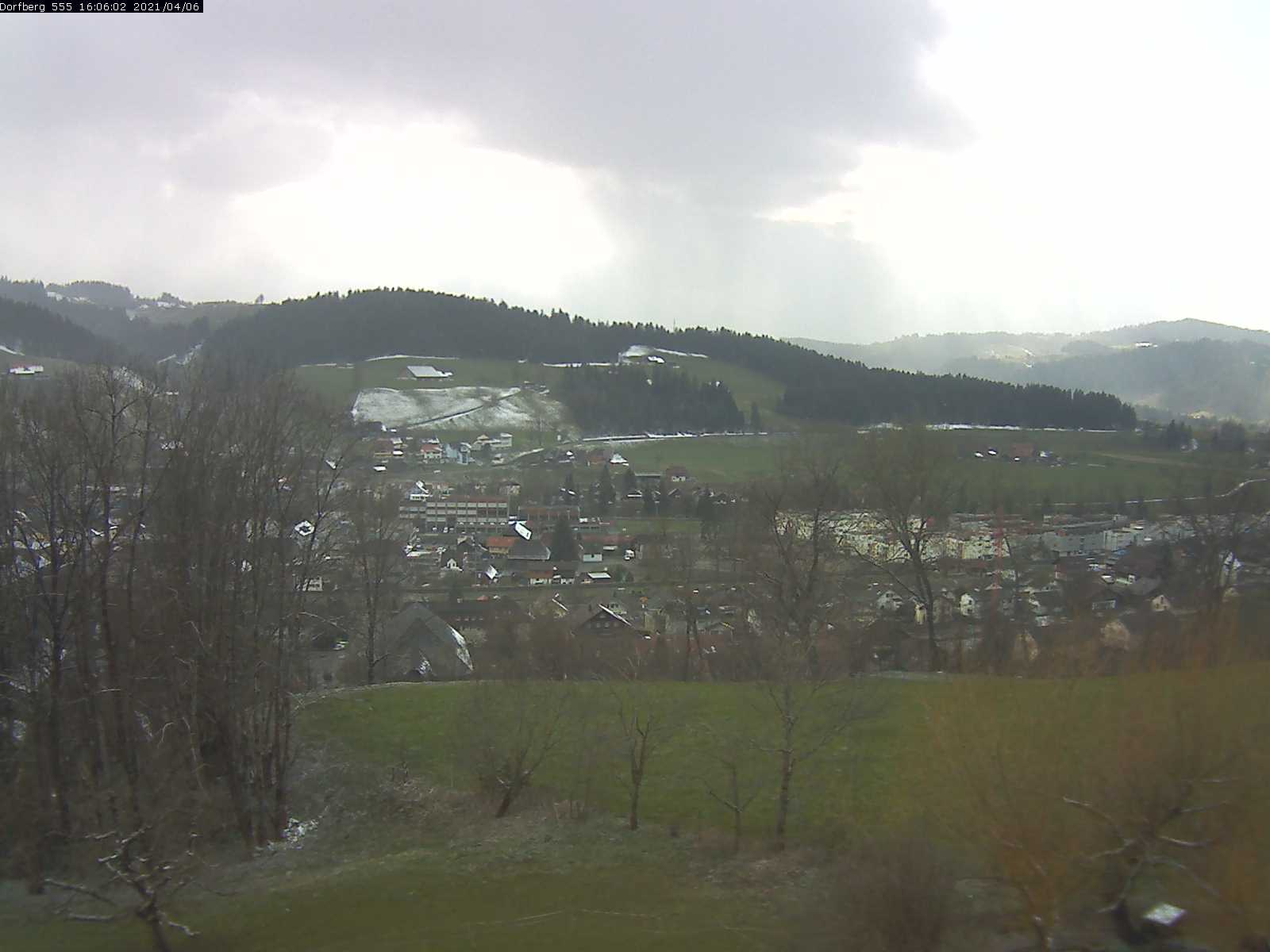 Webcam-Bild: Aussicht vom Dorfberg in Langnau 20210406-160601