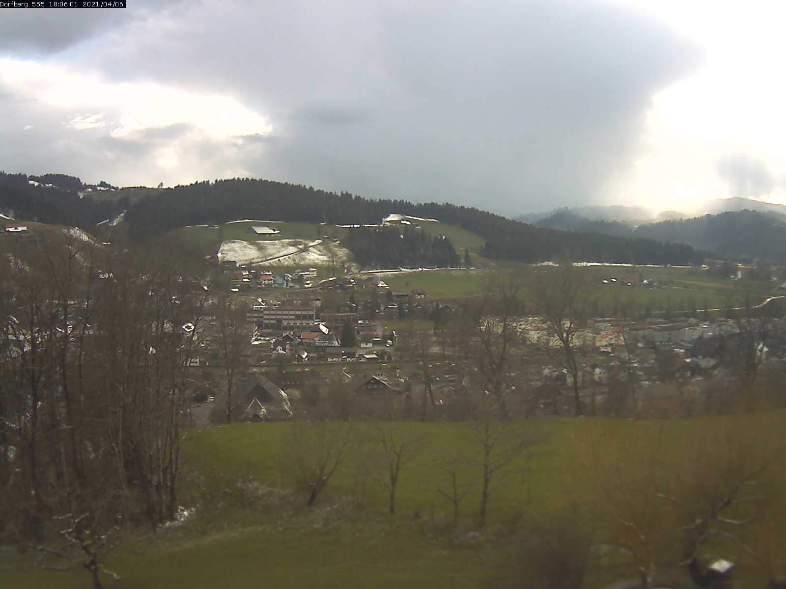 Webcam-Bild: Aussicht vom Dorfberg in Langnau 20210406-180601