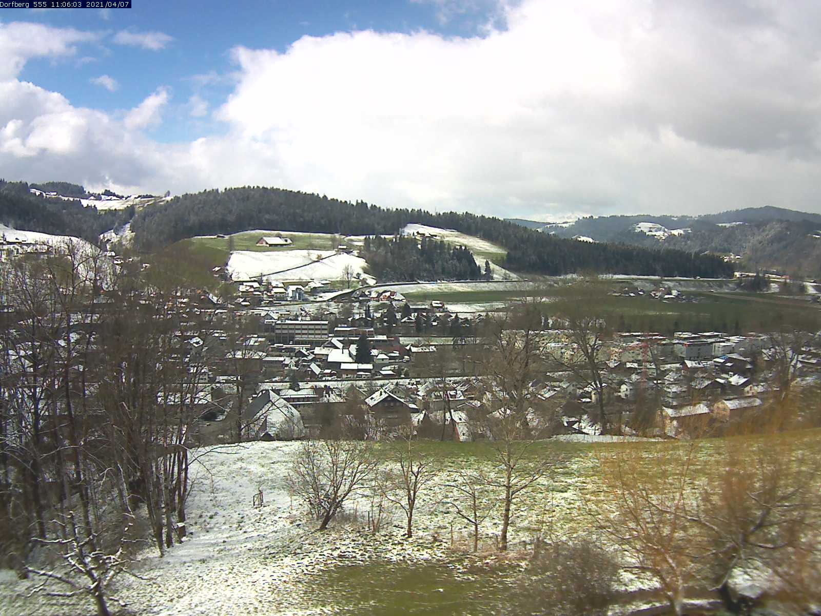Webcam-Bild: Aussicht vom Dorfberg in Langnau 20210407-110601