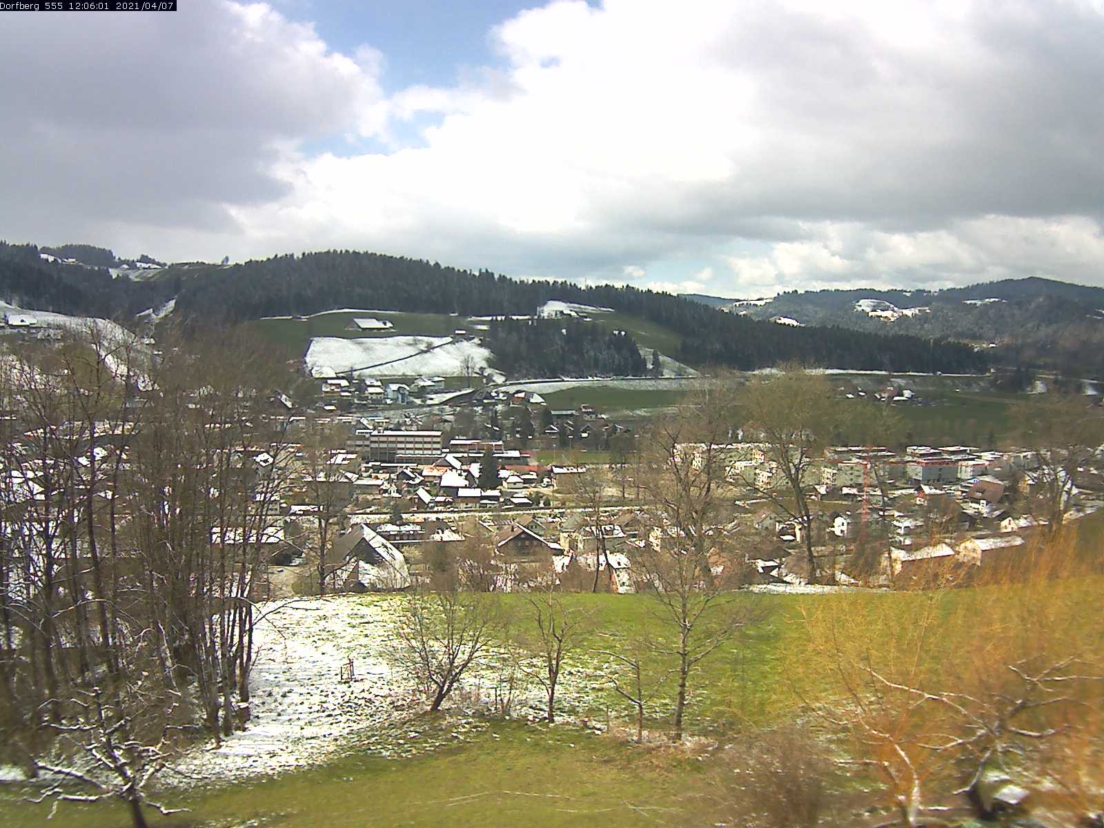 Webcam-Bild: Aussicht vom Dorfberg in Langnau 20210407-120601