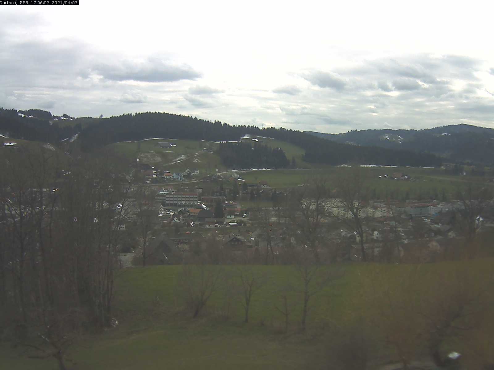 Webcam-Bild: Aussicht vom Dorfberg in Langnau 20210407-170601