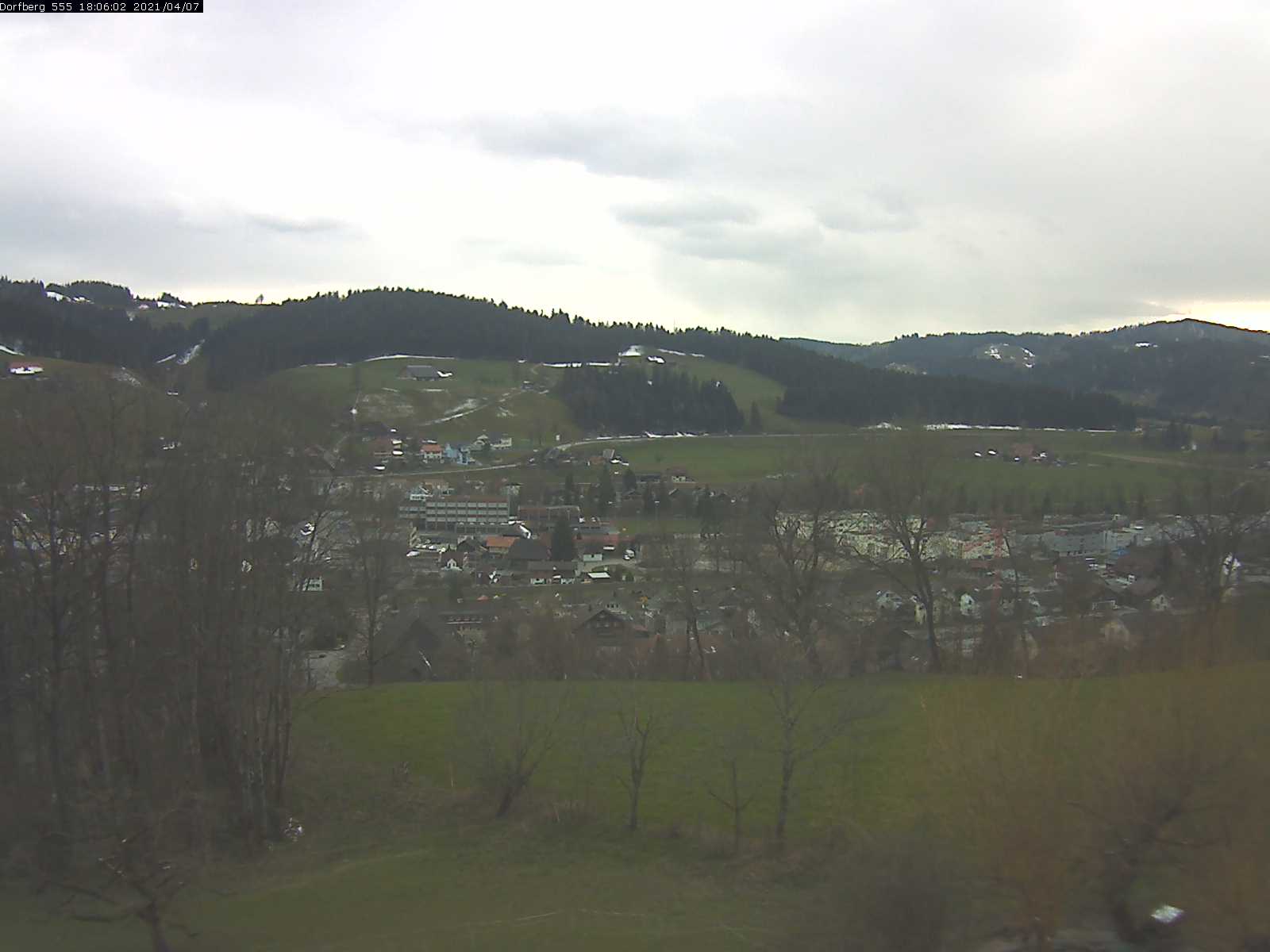 Webcam-Bild: Aussicht vom Dorfberg in Langnau 20210407-180601