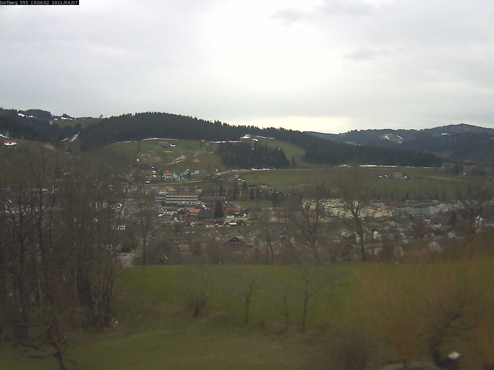 Webcam-Bild: Aussicht vom Dorfberg in Langnau 20210407-190601