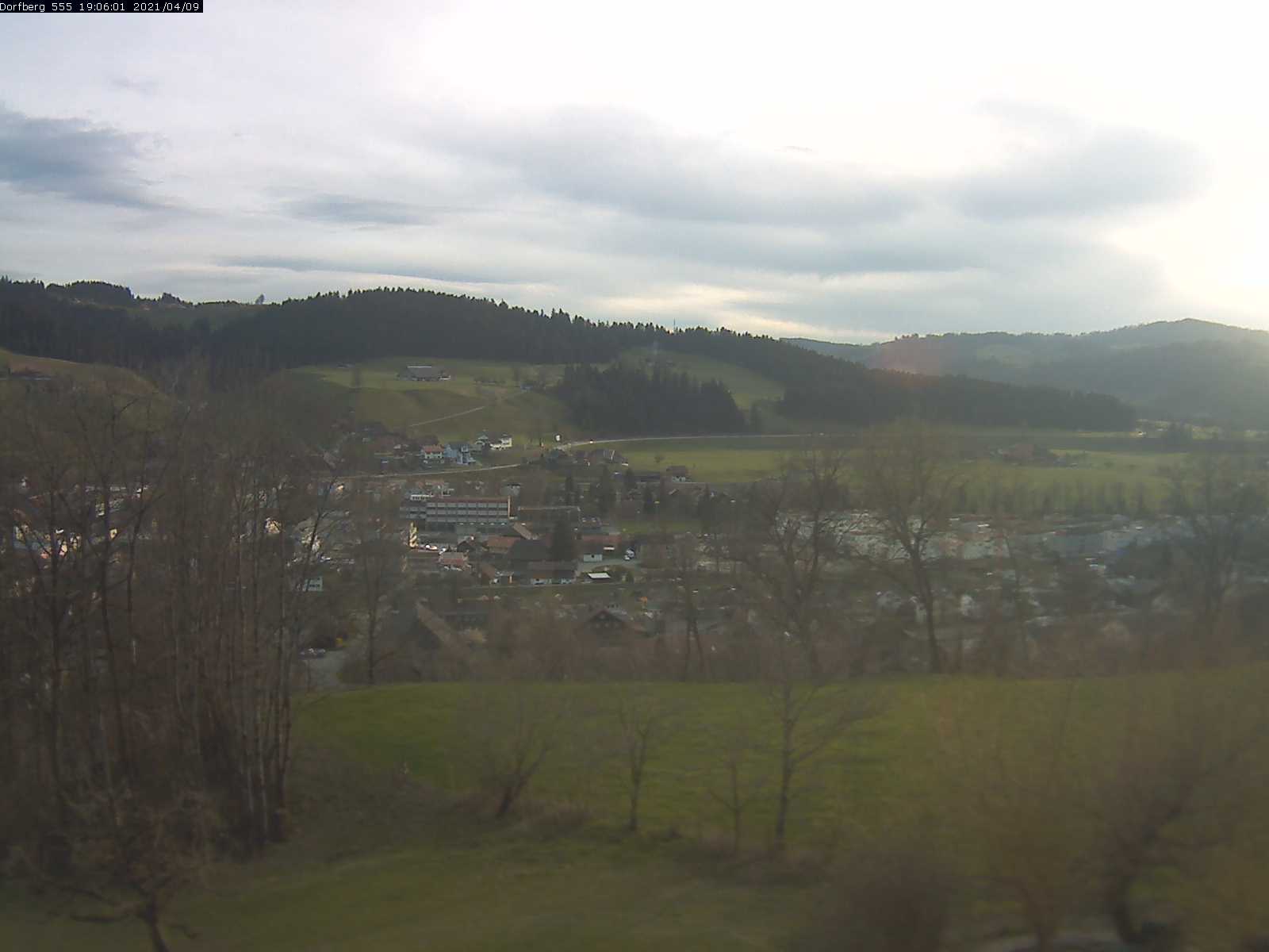 Webcam-Bild: Aussicht vom Dorfberg in Langnau 20210409-190601