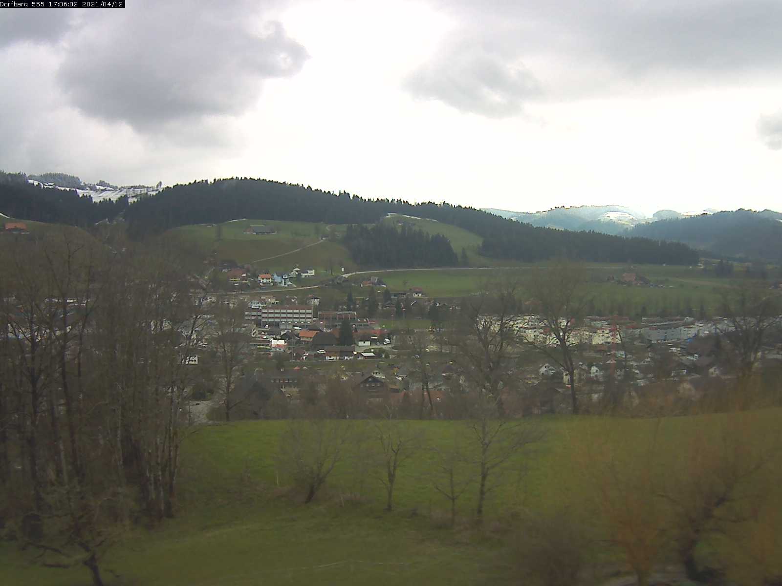 Webcam-Bild: Aussicht vom Dorfberg in Langnau 20210412-170601