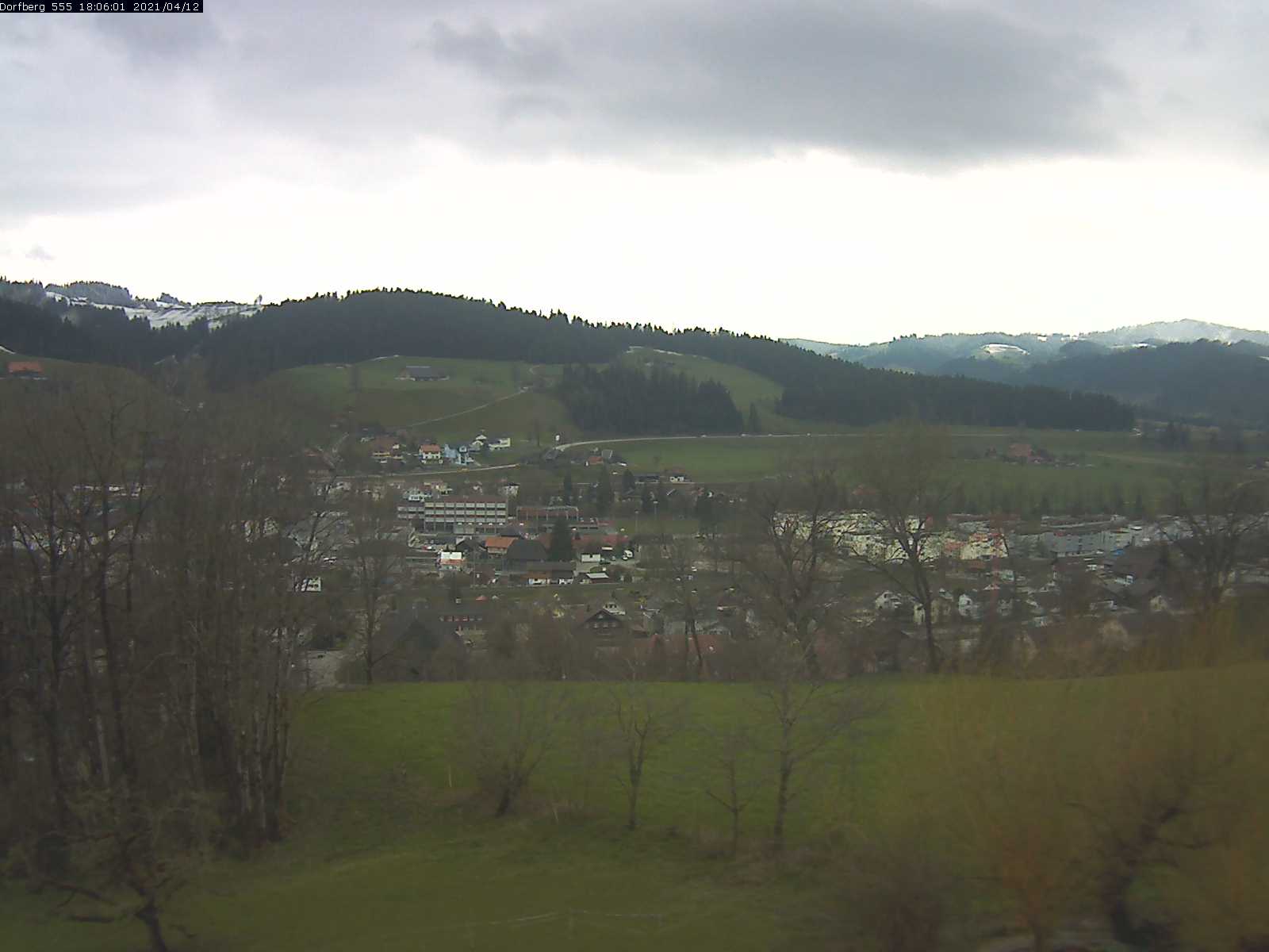 Webcam-Bild: Aussicht vom Dorfberg in Langnau 20210412-180601