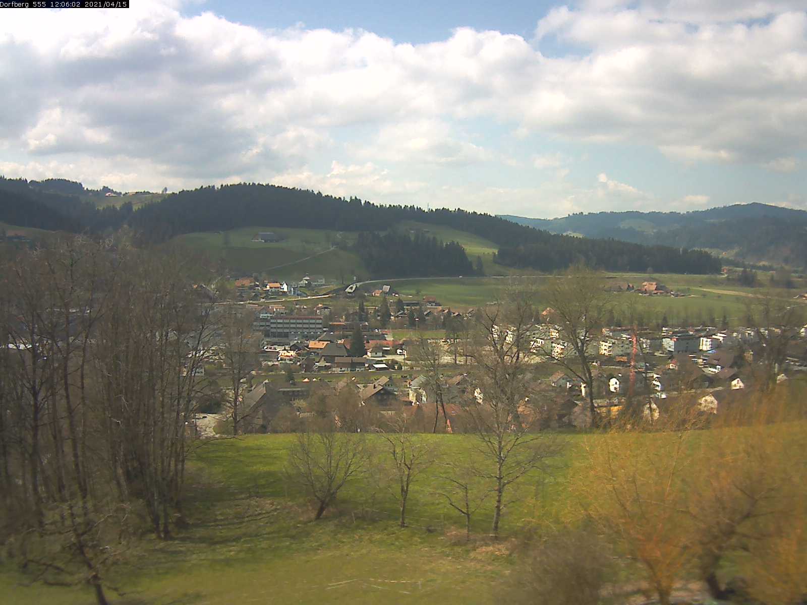 Webcam-Bild: Aussicht vom Dorfberg in Langnau 20210415-120601