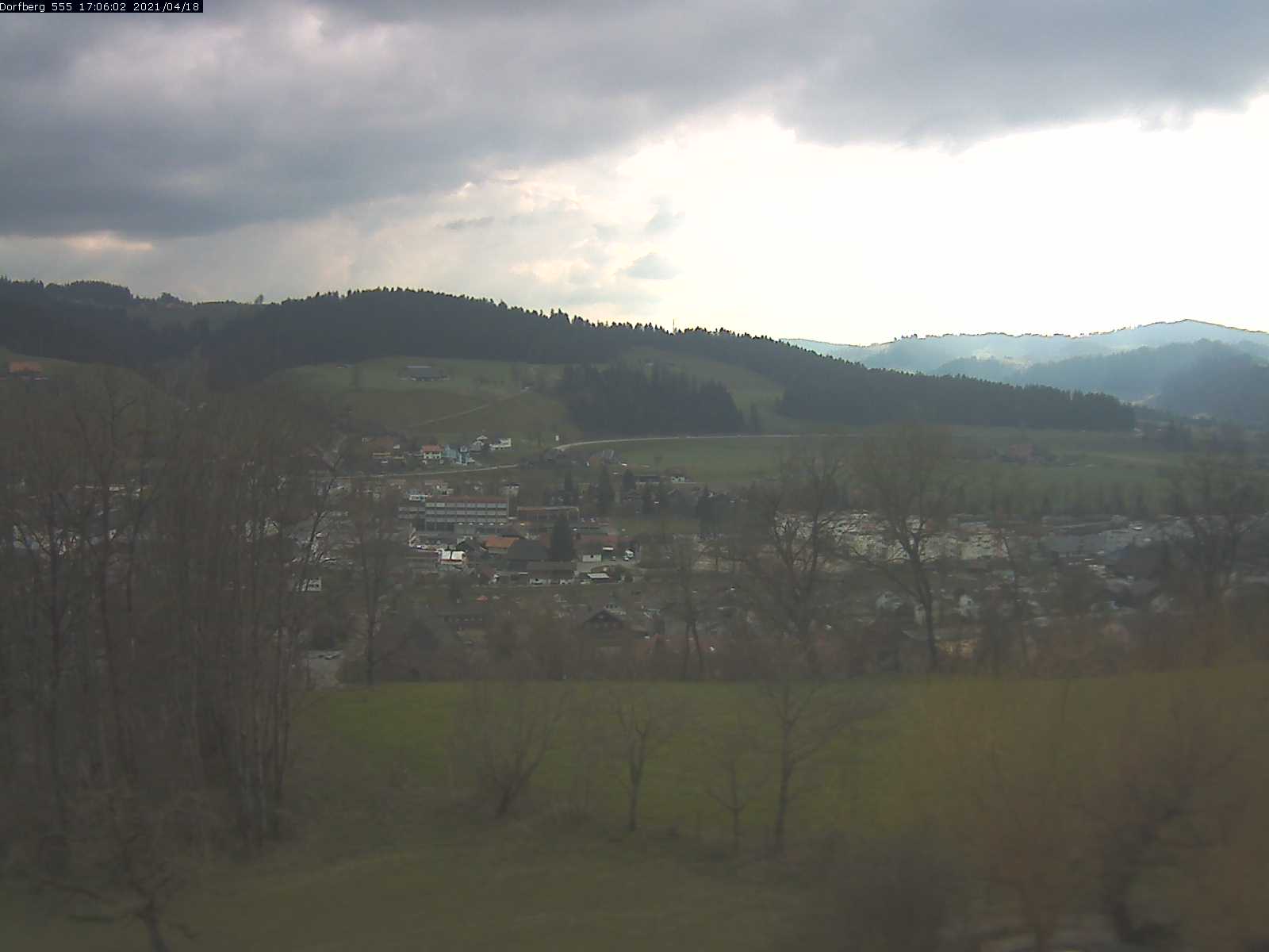 Webcam-Bild: Aussicht vom Dorfberg in Langnau 20210418-170601
