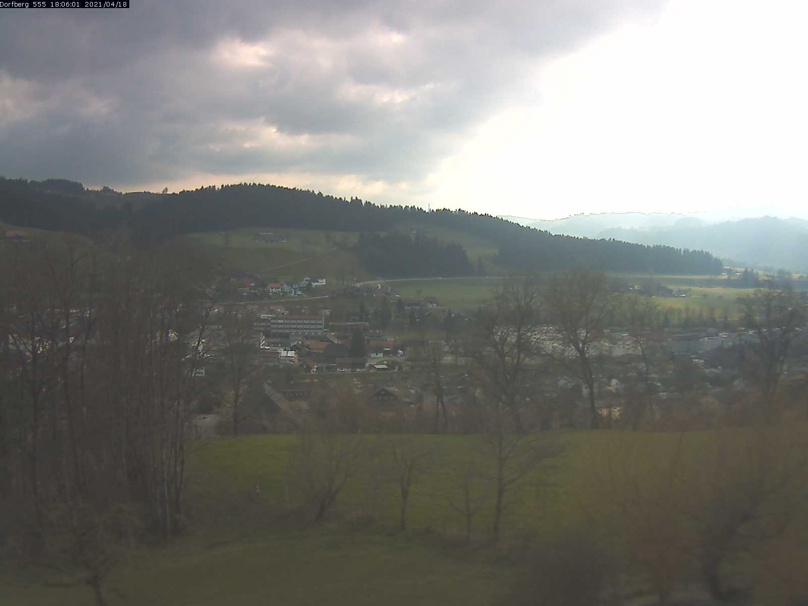 Webcam-Bild: Aussicht vom Dorfberg in Langnau 20210418-180601