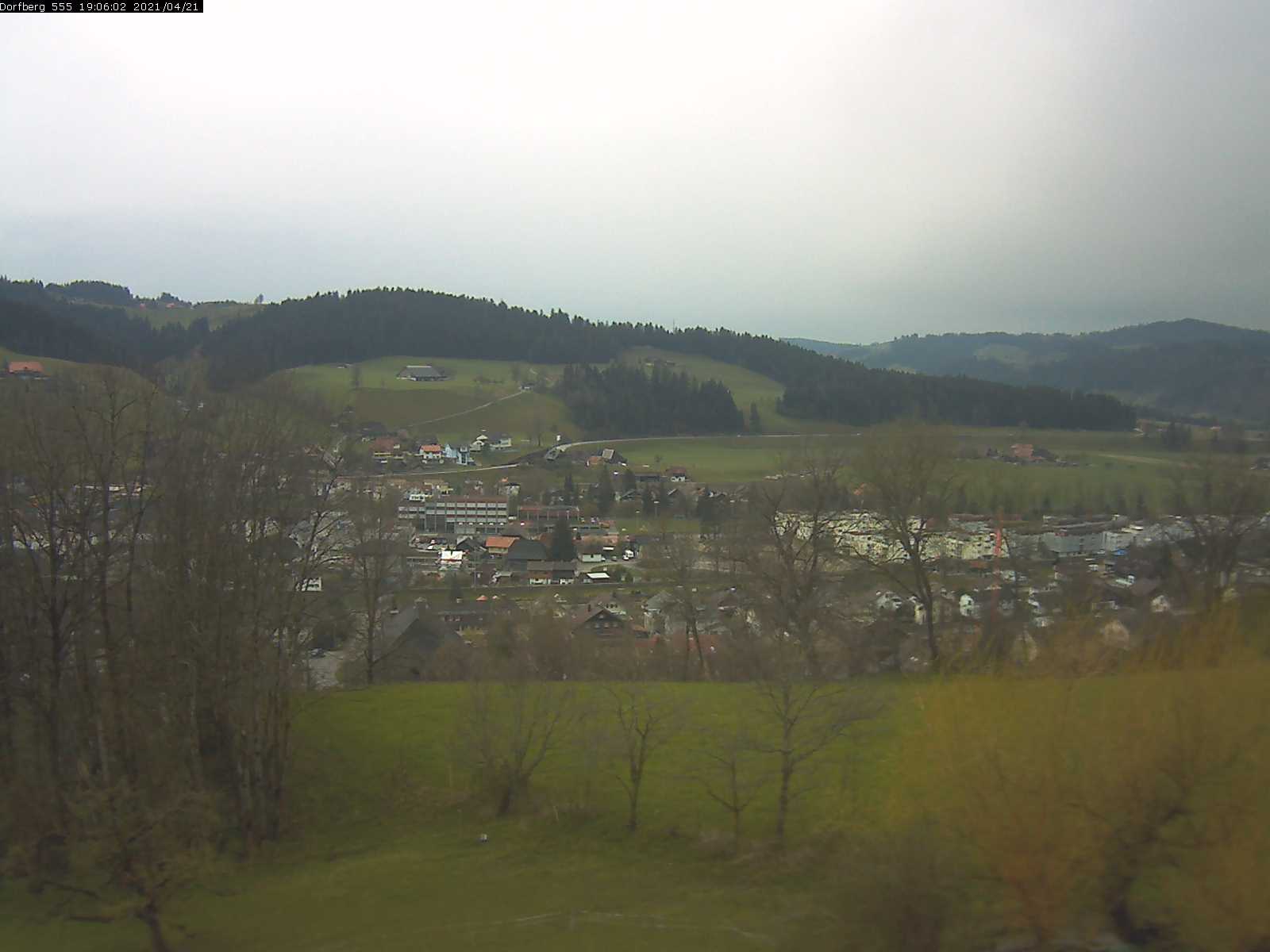Webcam-Bild: Aussicht vom Dorfberg in Langnau 20210421-190601