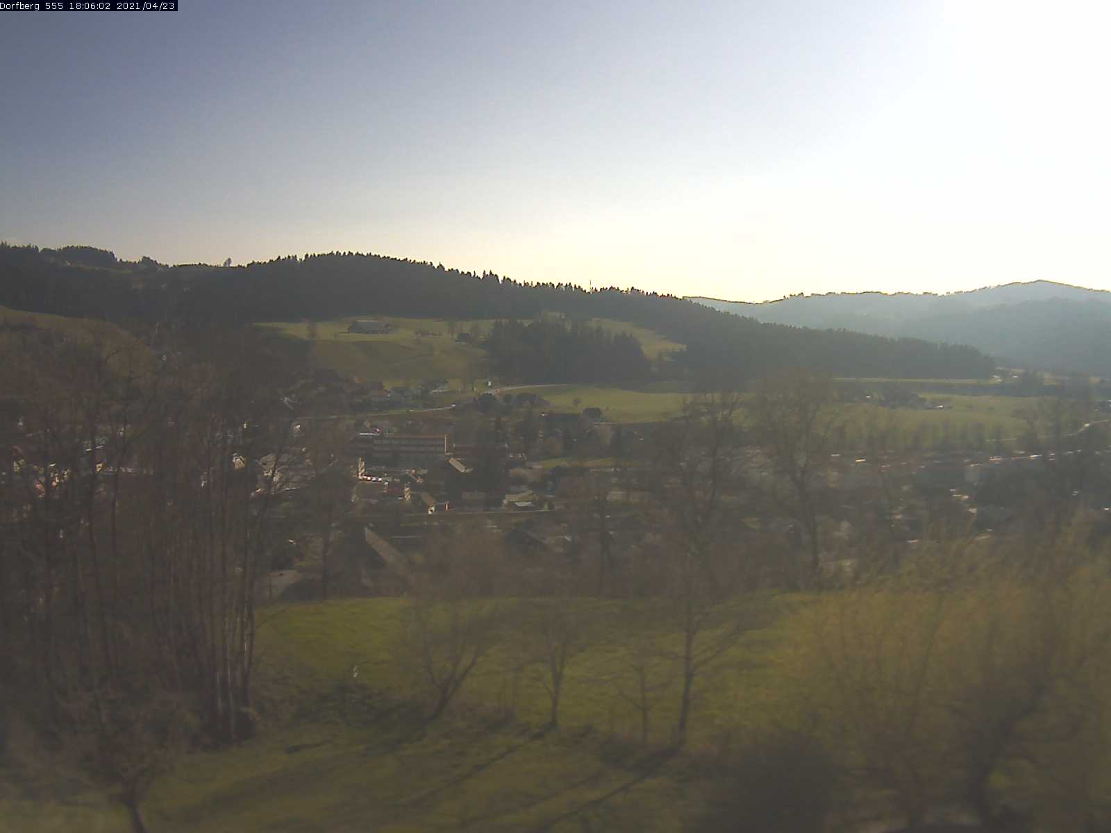 Webcam-Bild: Aussicht vom Dorfberg in Langnau 20210423-180601