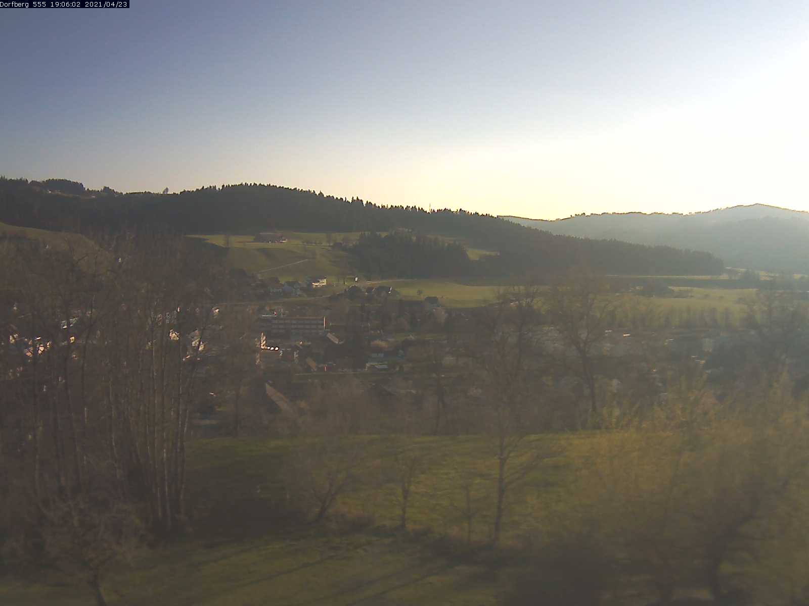 Webcam-Bild: Aussicht vom Dorfberg in Langnau 20210423-190601