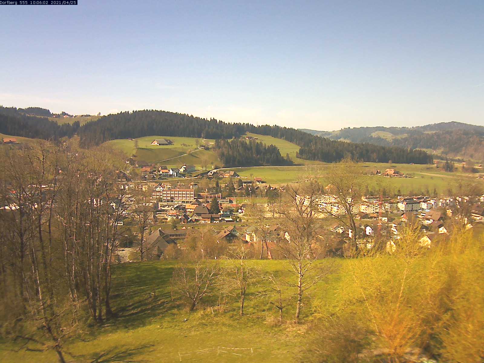 Webcam-Bild: Aussicht vom Dorfberg in Langnau 20210425-100601