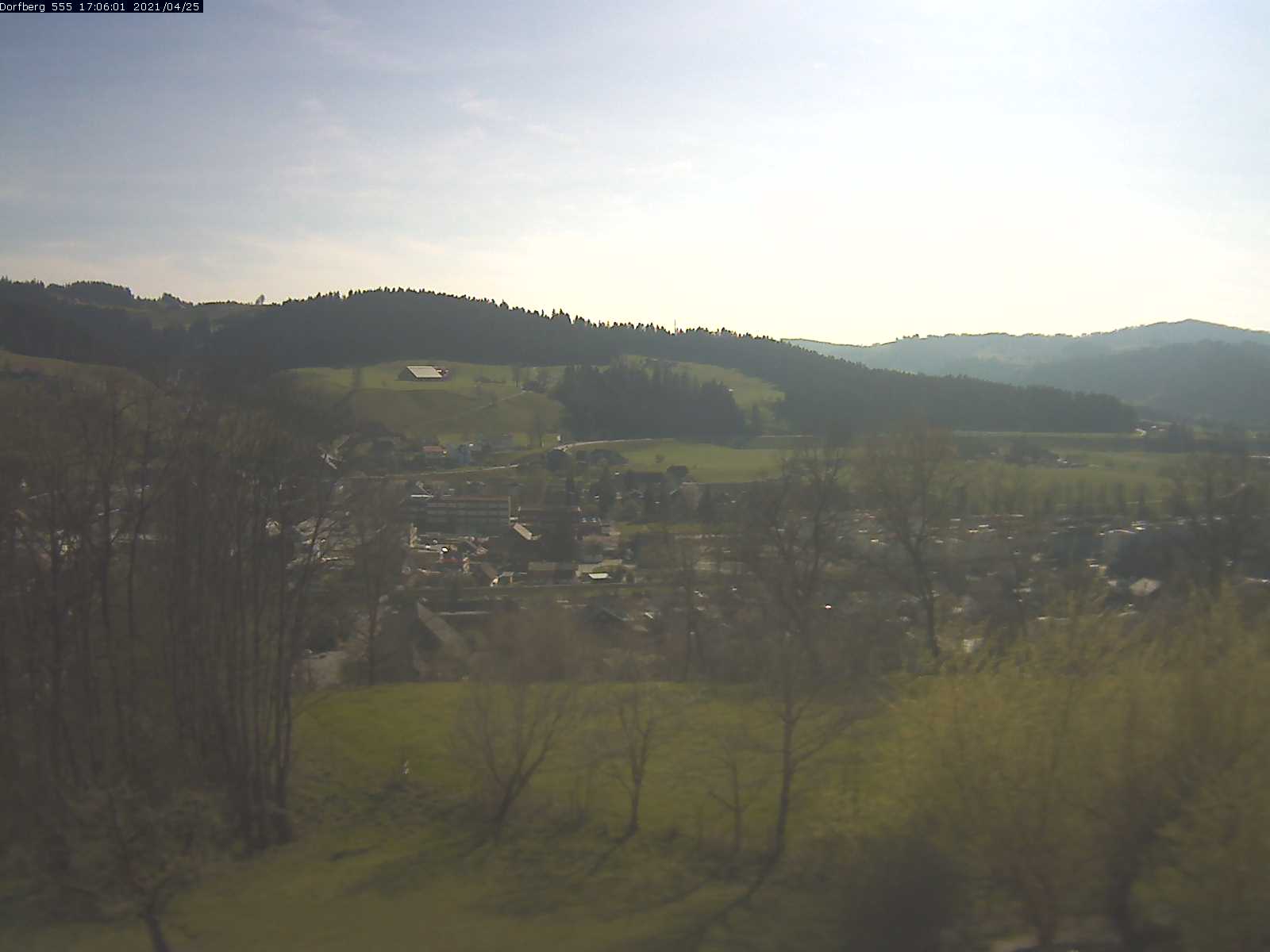Webcam-Bild: Aussicht vom Dorfberg in Langnau 20210425-170601