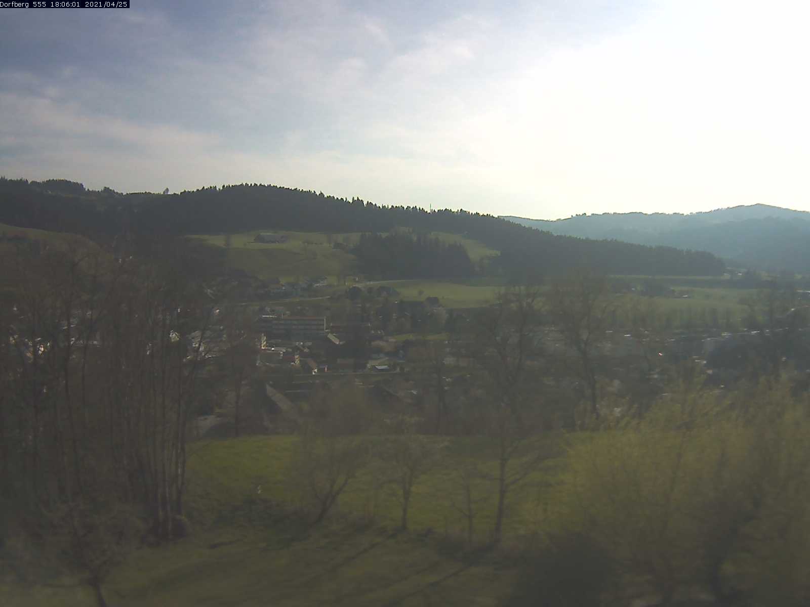 Webcam-Bild: Aussicht vom Dorfberg in Langnau 20210425-180601