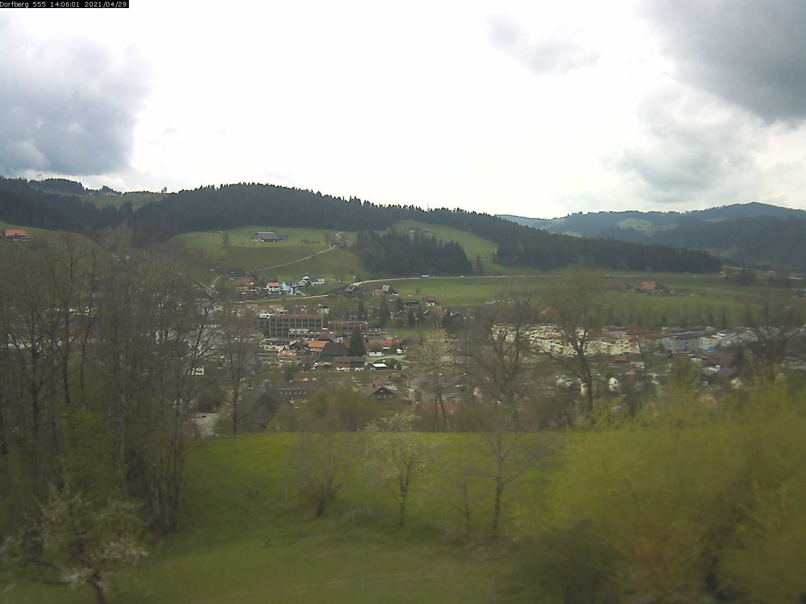 Webcam-Bild: Aussicht vom Dorfberg in Langnau 20210429-140601