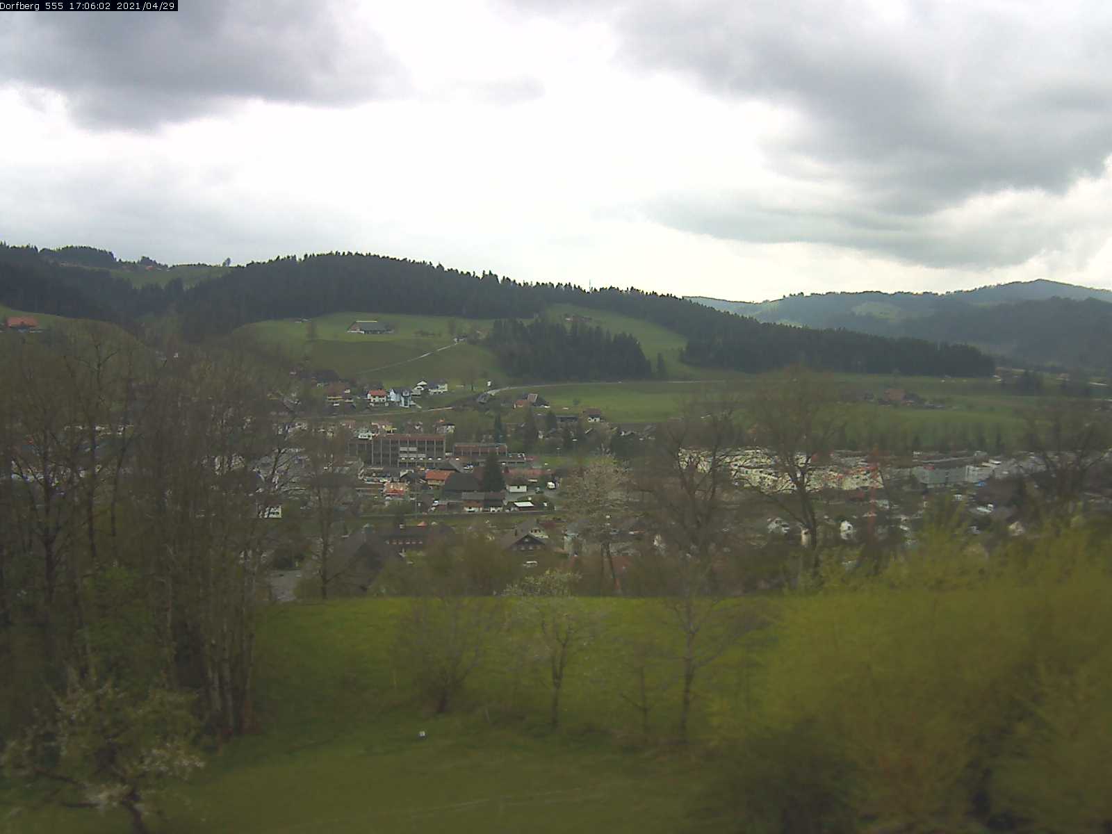 Webcam-Bild: Aussicht vom Dorfberg in Langnau 20210429-170601
