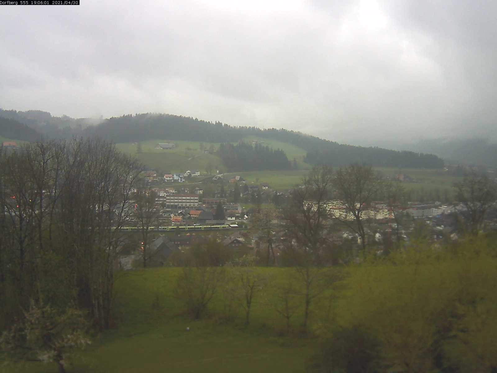 Webcam-Bild: Aussicht vom Dorfberg in Langnau 20210430-190601