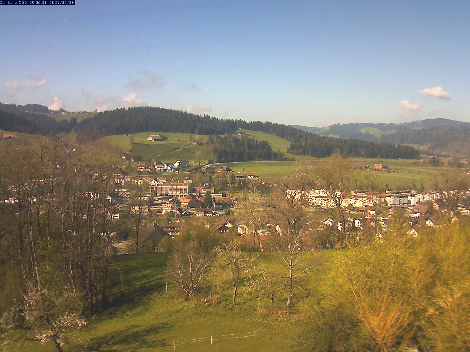 Webcam-Bild: Aussicht vom Dorfberg in Langnau 20210503-090601