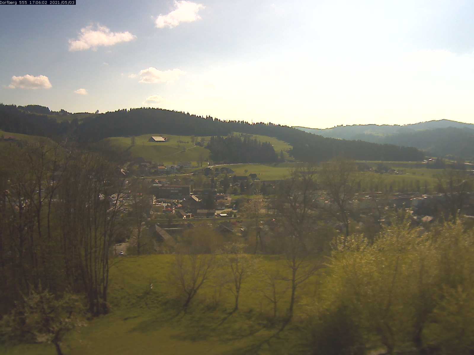 Webcam-Bild: Aussicht vom Dorfberg in Langnau 20210503-170601