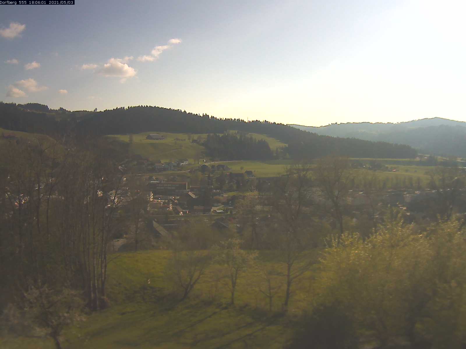 Webcam-Bild: Aussicht vom Dorfberg in Langnau 20210503-180601