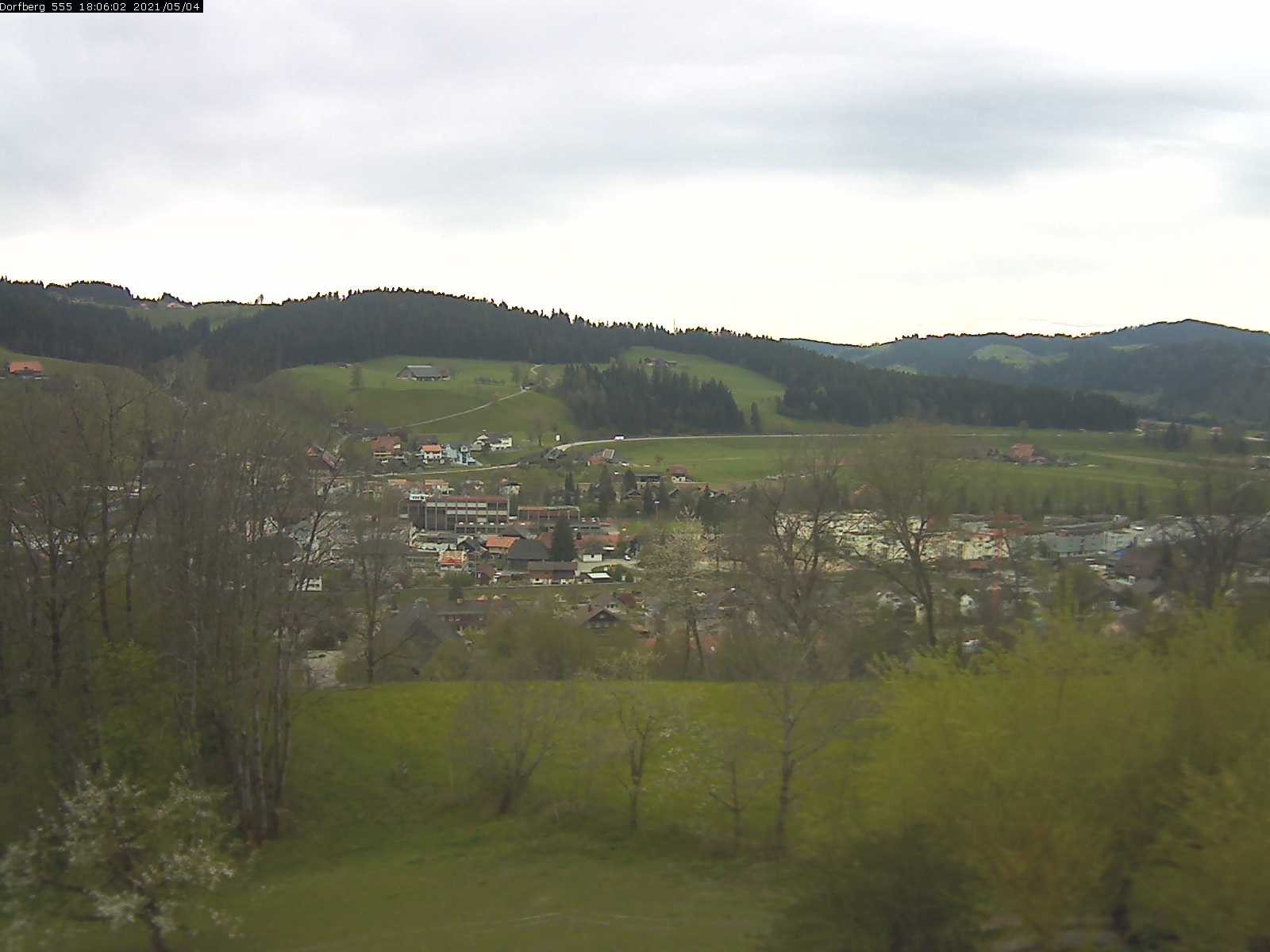 Webcam-Bild: Aussicht vom Dorfberg in Langnau 20210504-180601