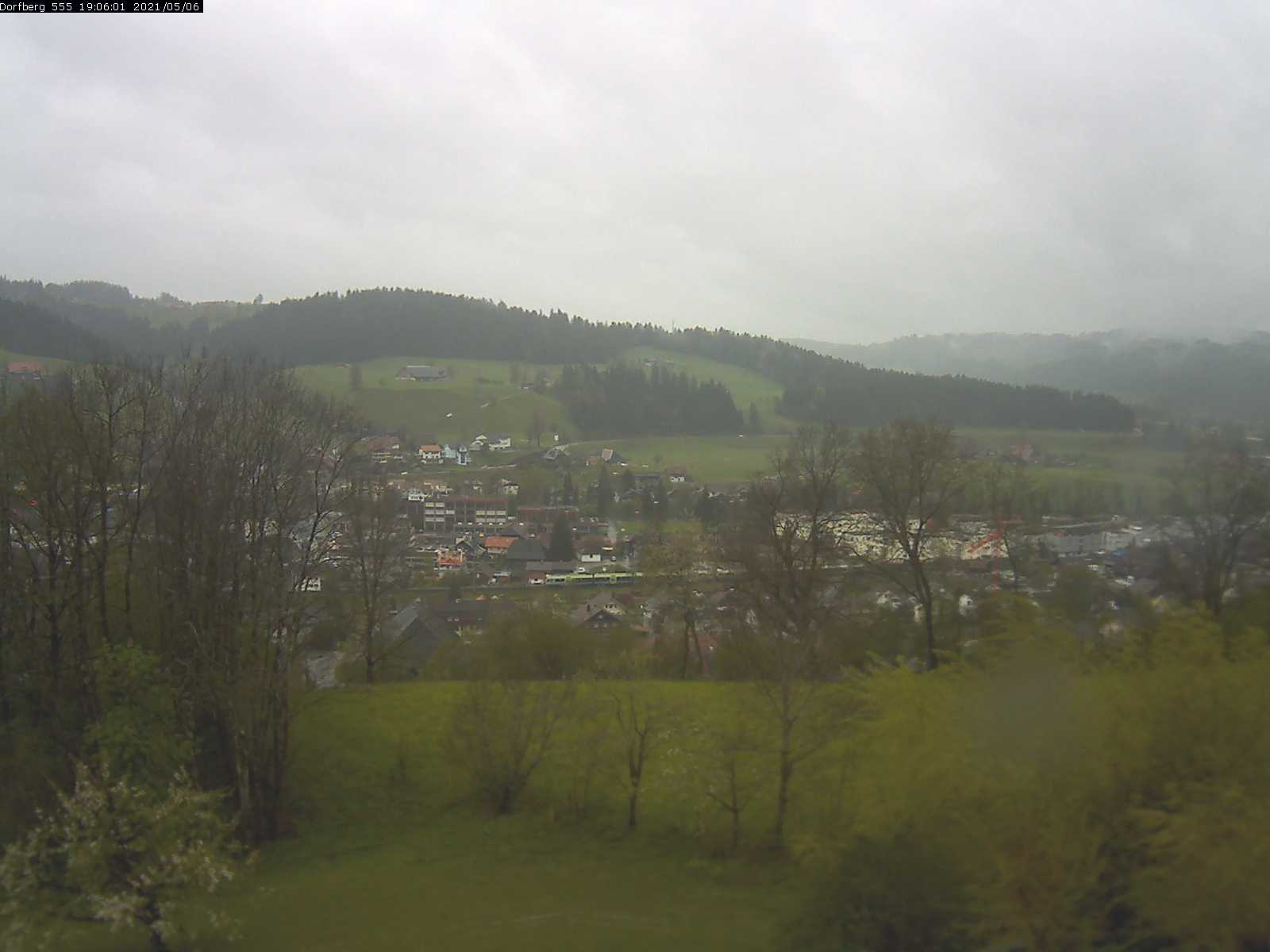 Webcam-Bild: Aussicht vom Dorfberg in Langnau 20210506-190601
